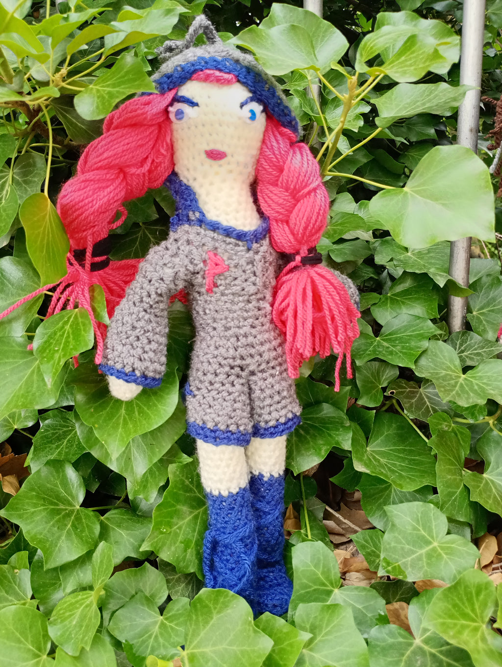 Poupee exsclisive crochet out of the matrice35cm