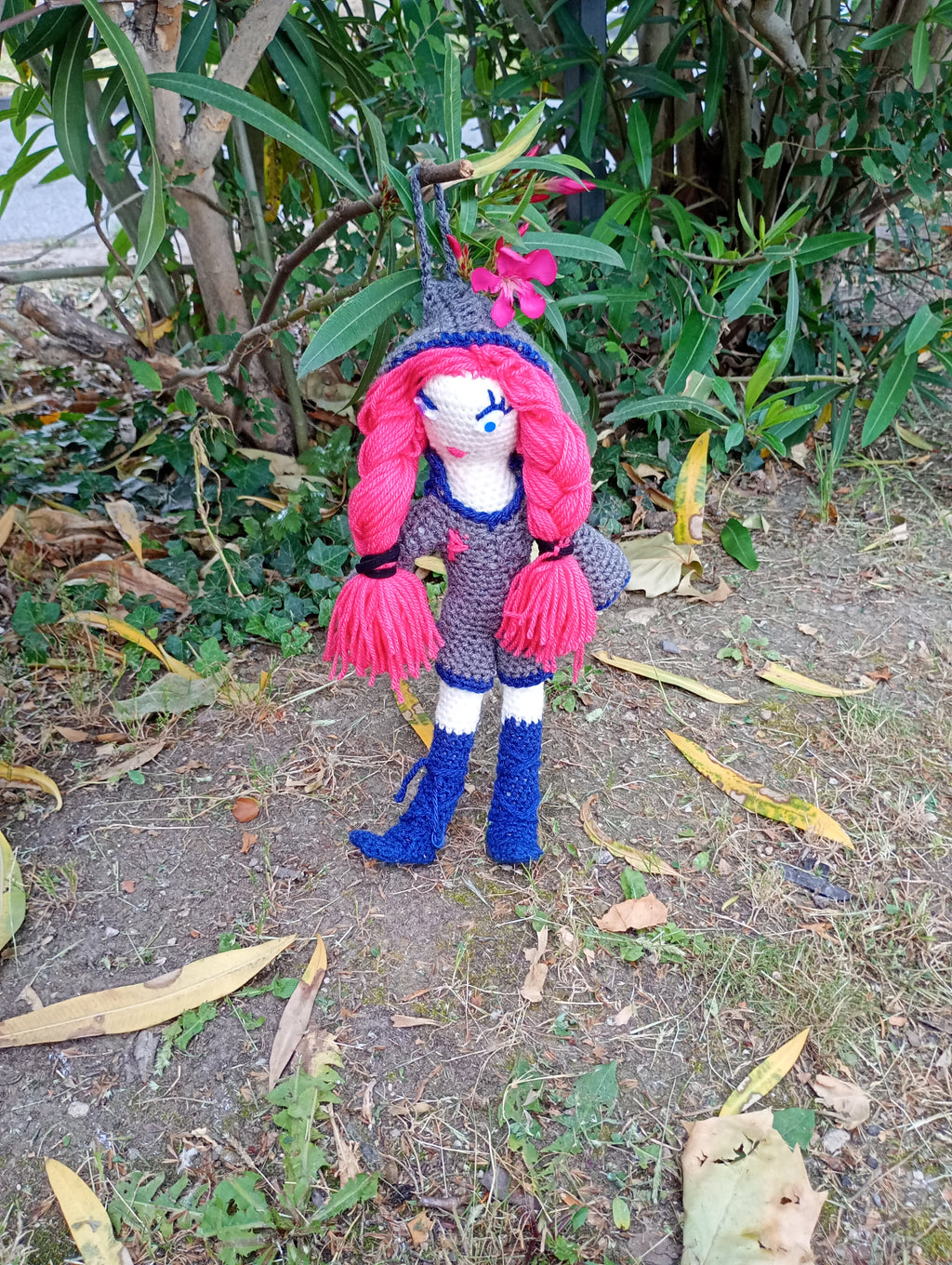 Poupee exsclisive crochet out of the matrice35cm