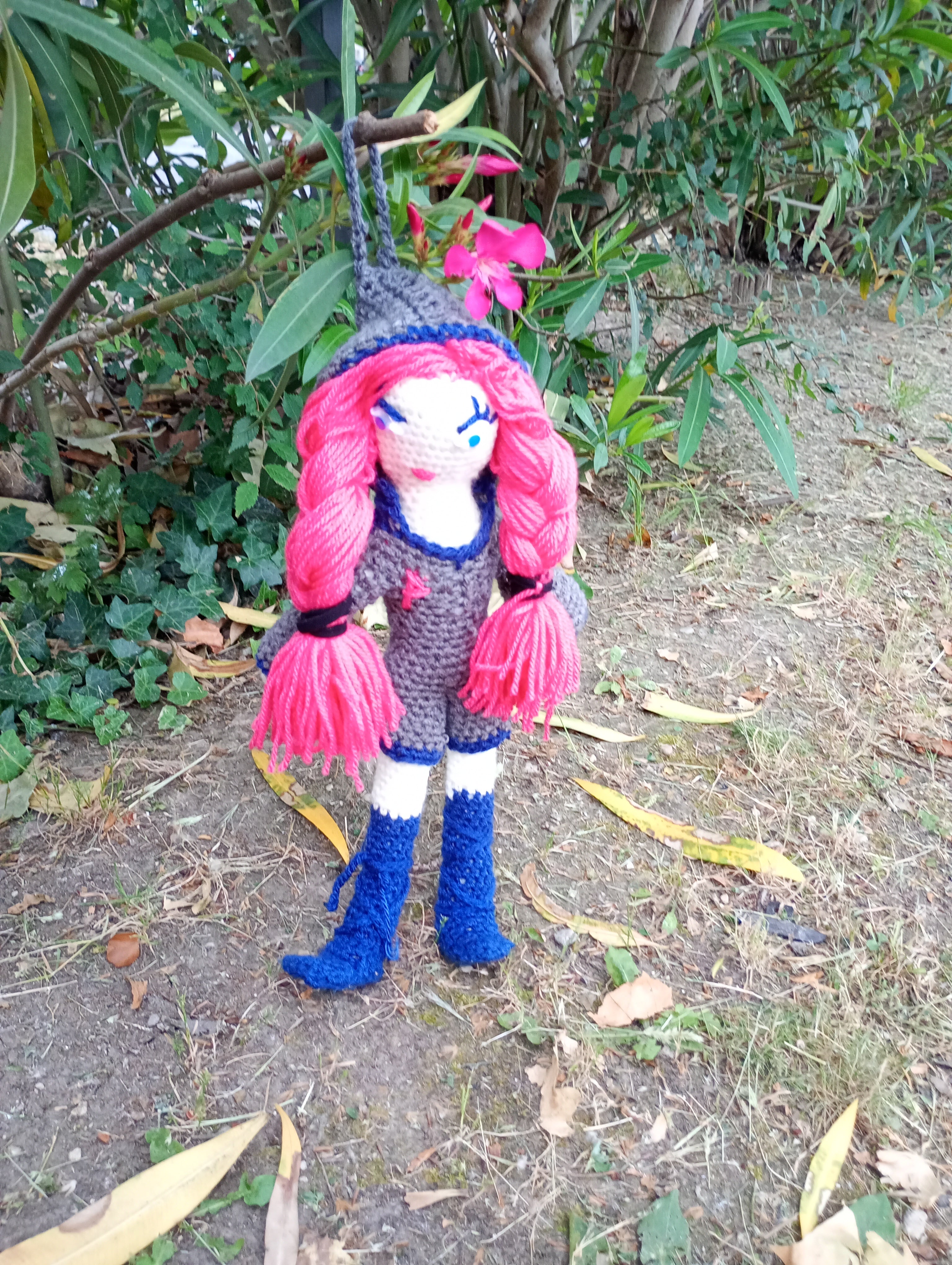 Poupee exsclisive crochet out of the matrice35cm