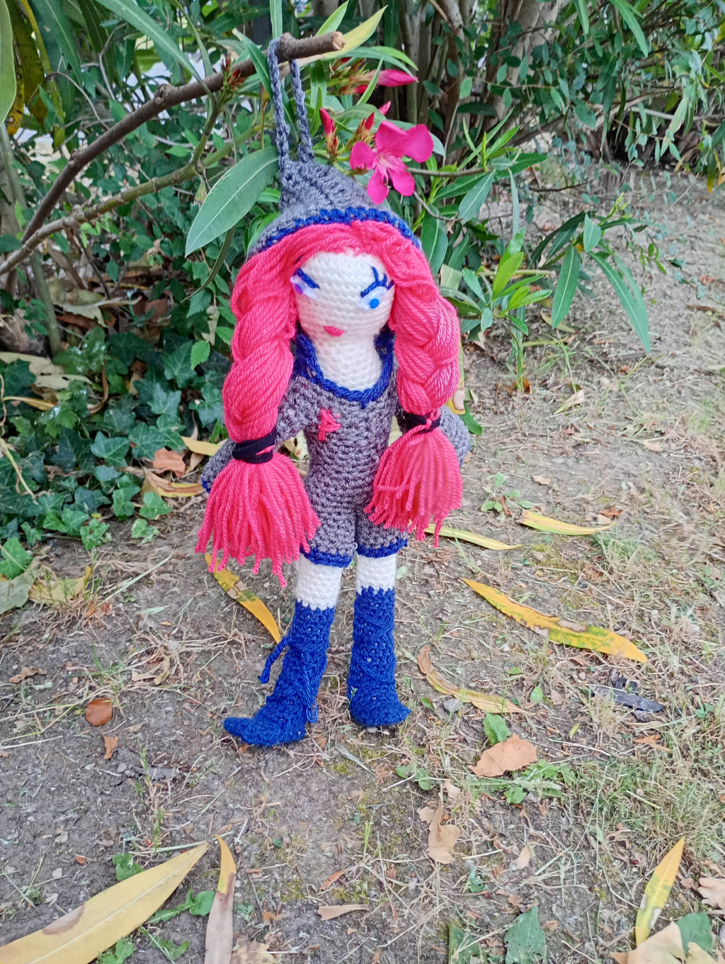 Poupee exsclisive crochet out of the matrice35cm