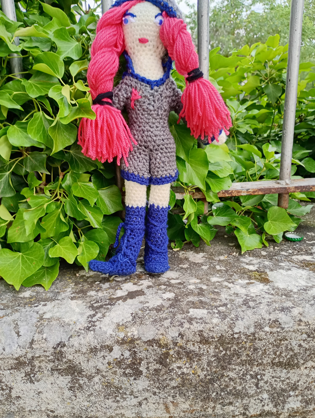 Poupee exsclisive crochet out of the matrice35cm