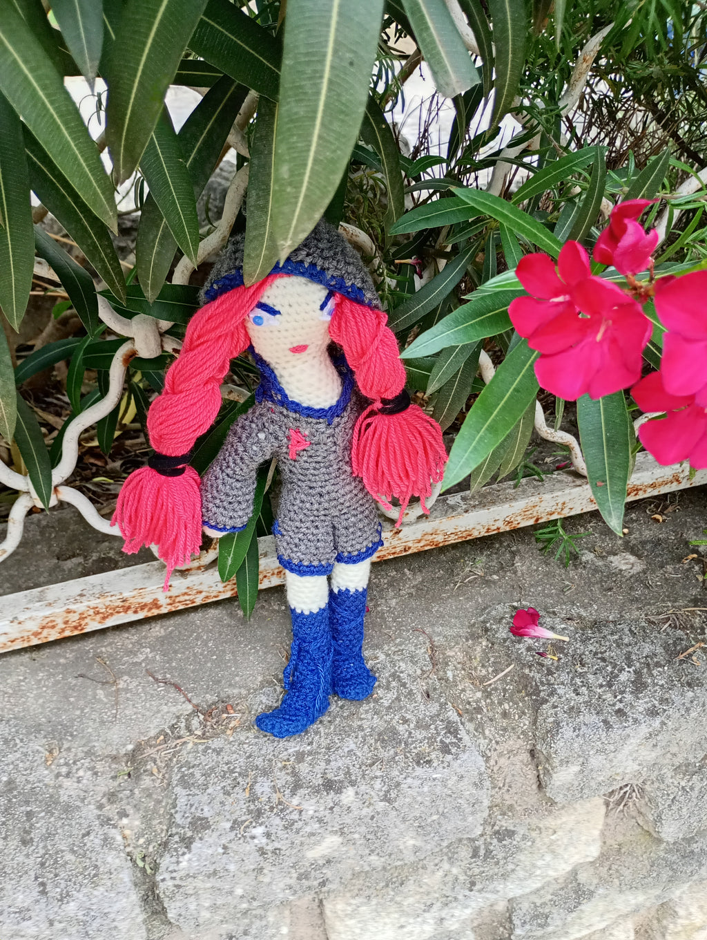 Poupee exsclisive crochet out of the matrice35cm