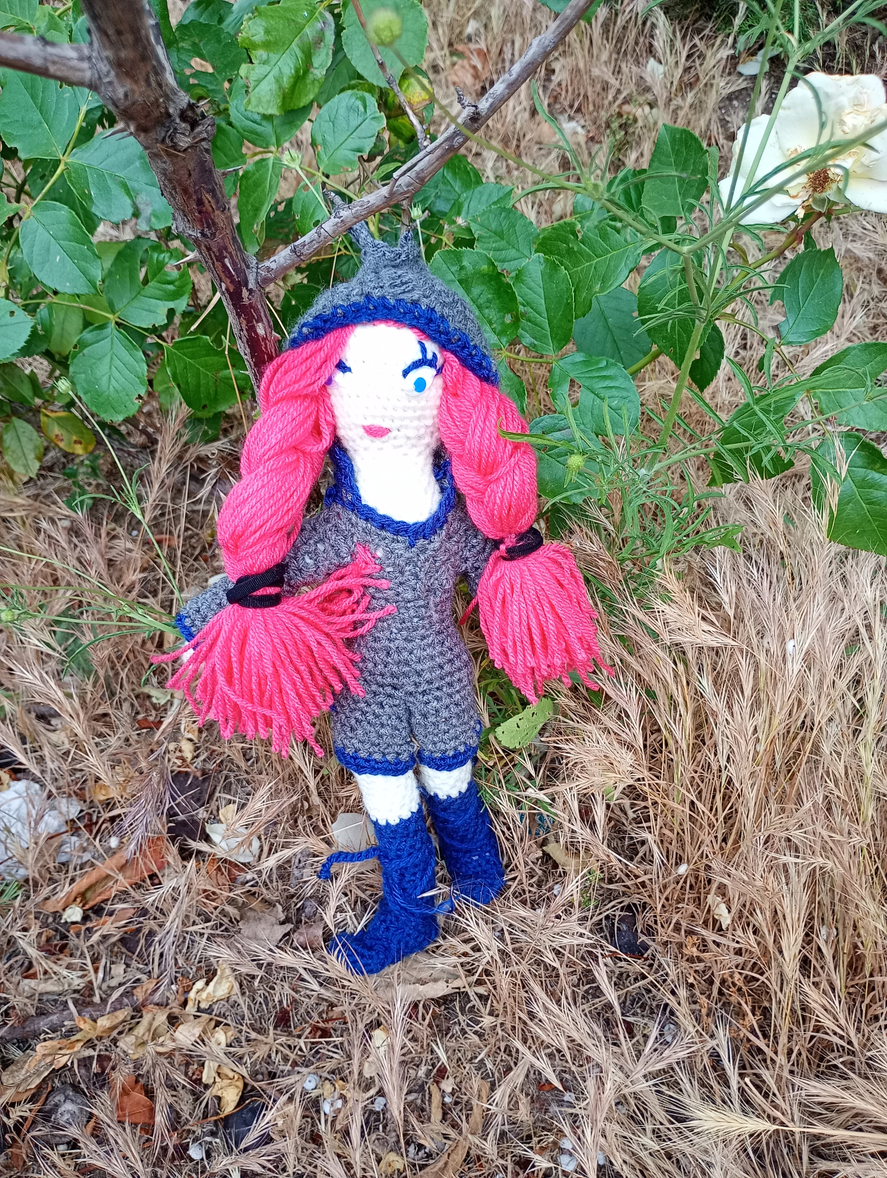 Poupee exsclisive crochet out of the matrice35cm