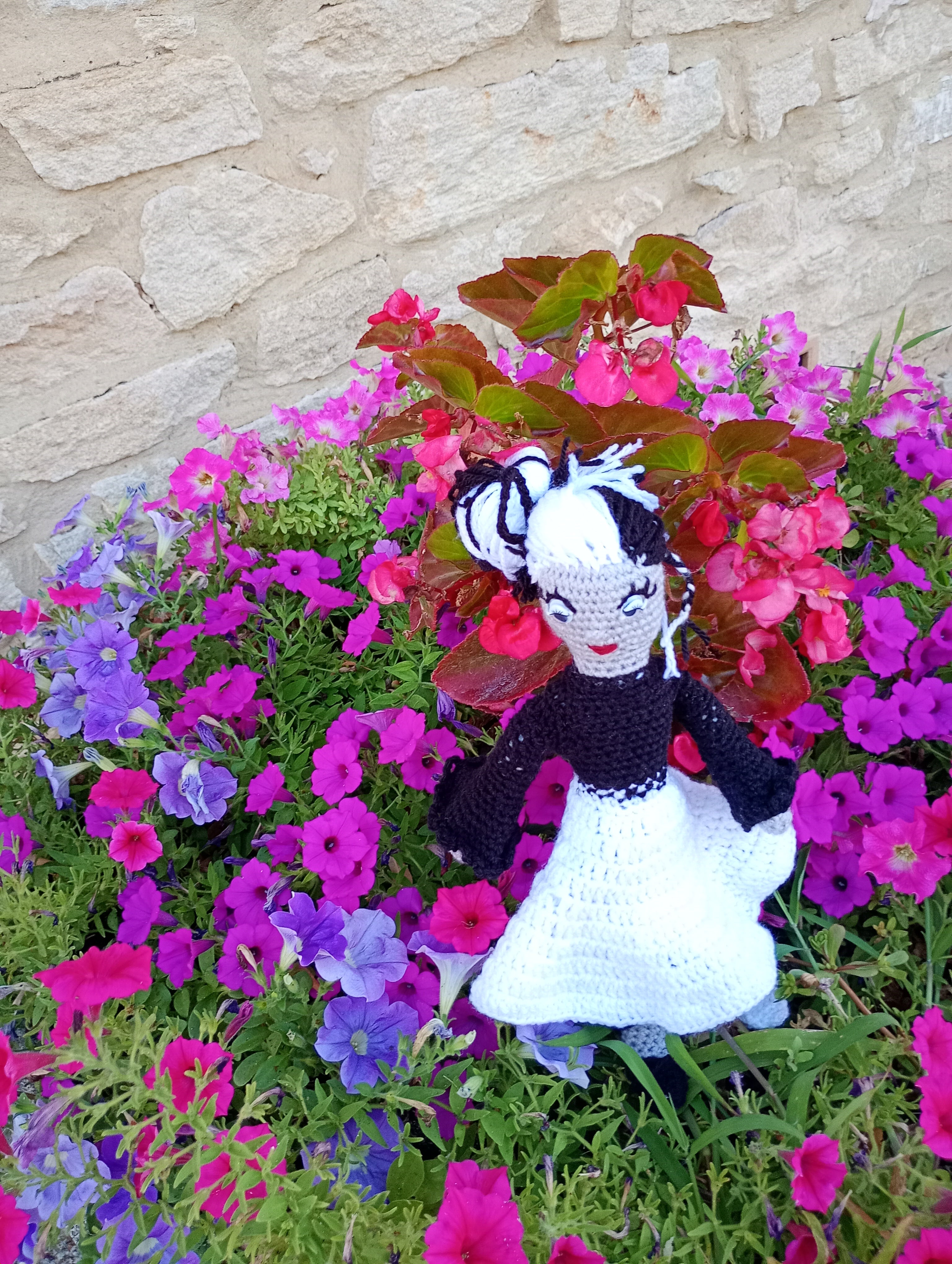 Poupe exsclusive crochet Gardienne de la frontiere mtiere 35cm