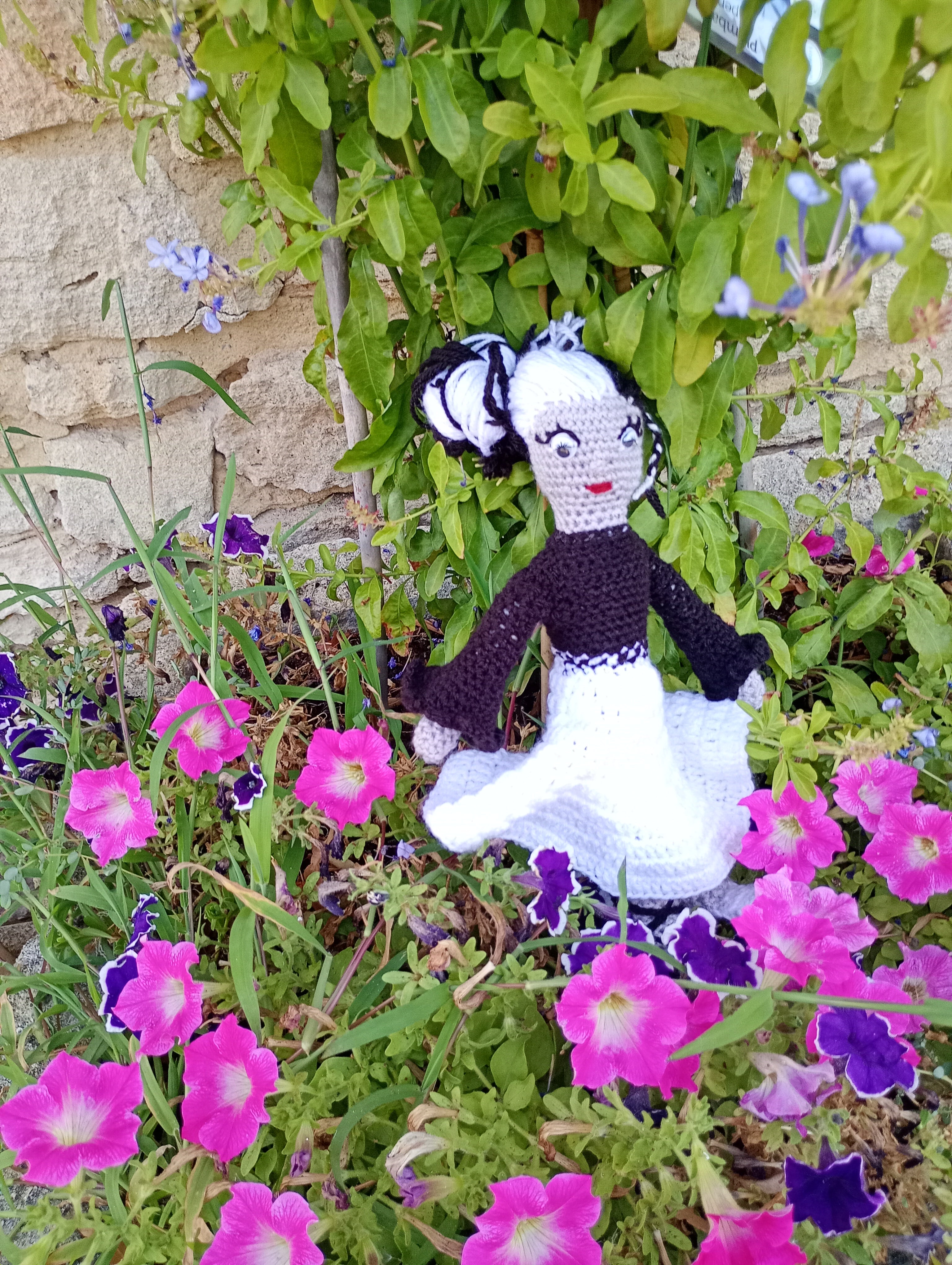 Poupe exsclusive crochet Gardienne de la frontiere mtiere 35cm