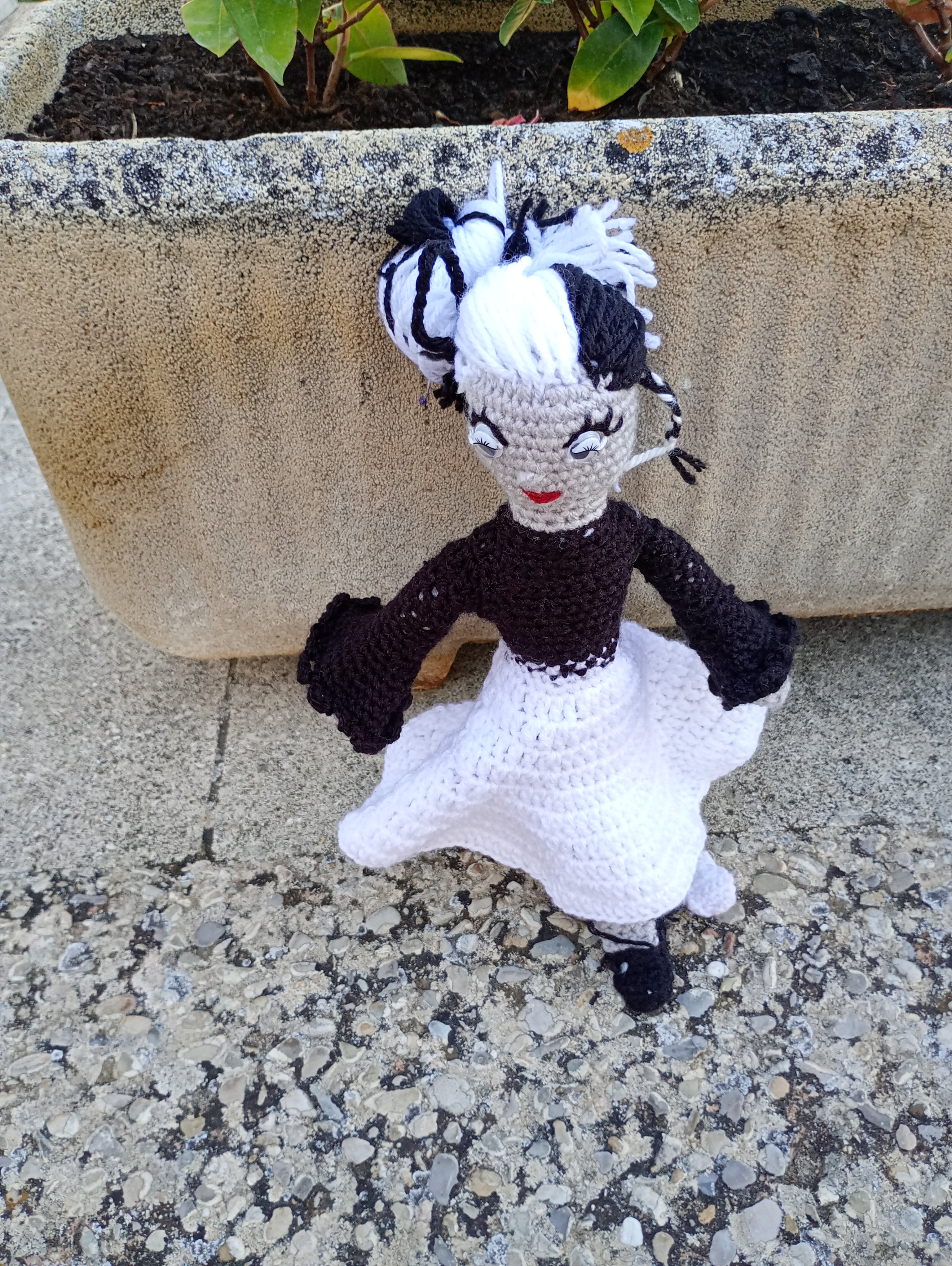 Poupe exsclusive crochet Gardienne de la frontiere mtiere 35cm