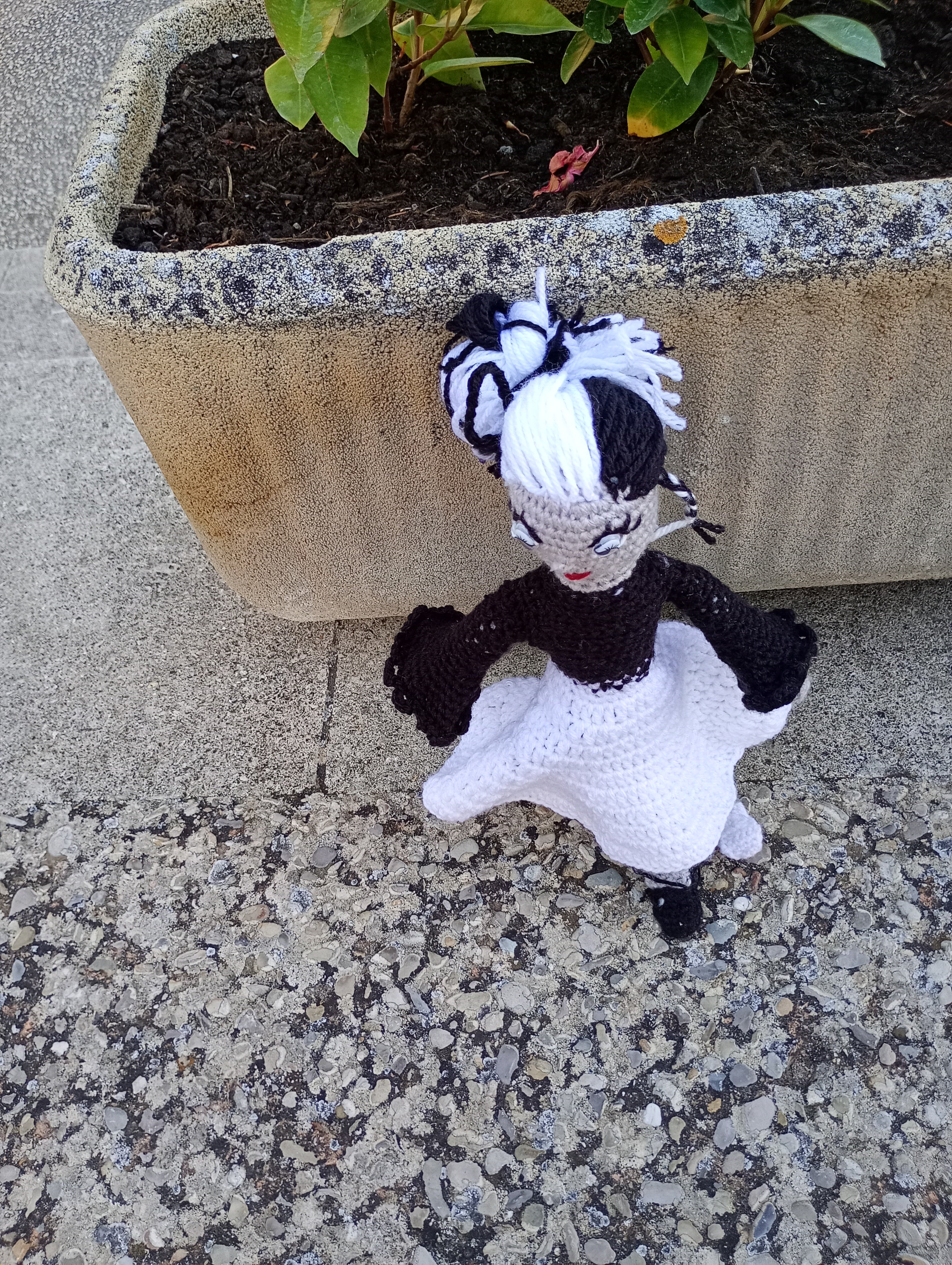 Poupe exsclusive crochet Gardienne de la frontiere mtiere 35cm