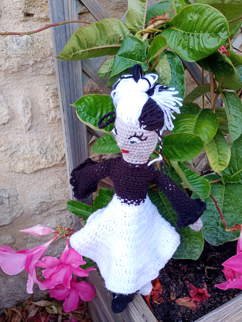 Poupe exsclusive crochet Gardienne de la frontiere mtiere 35cm