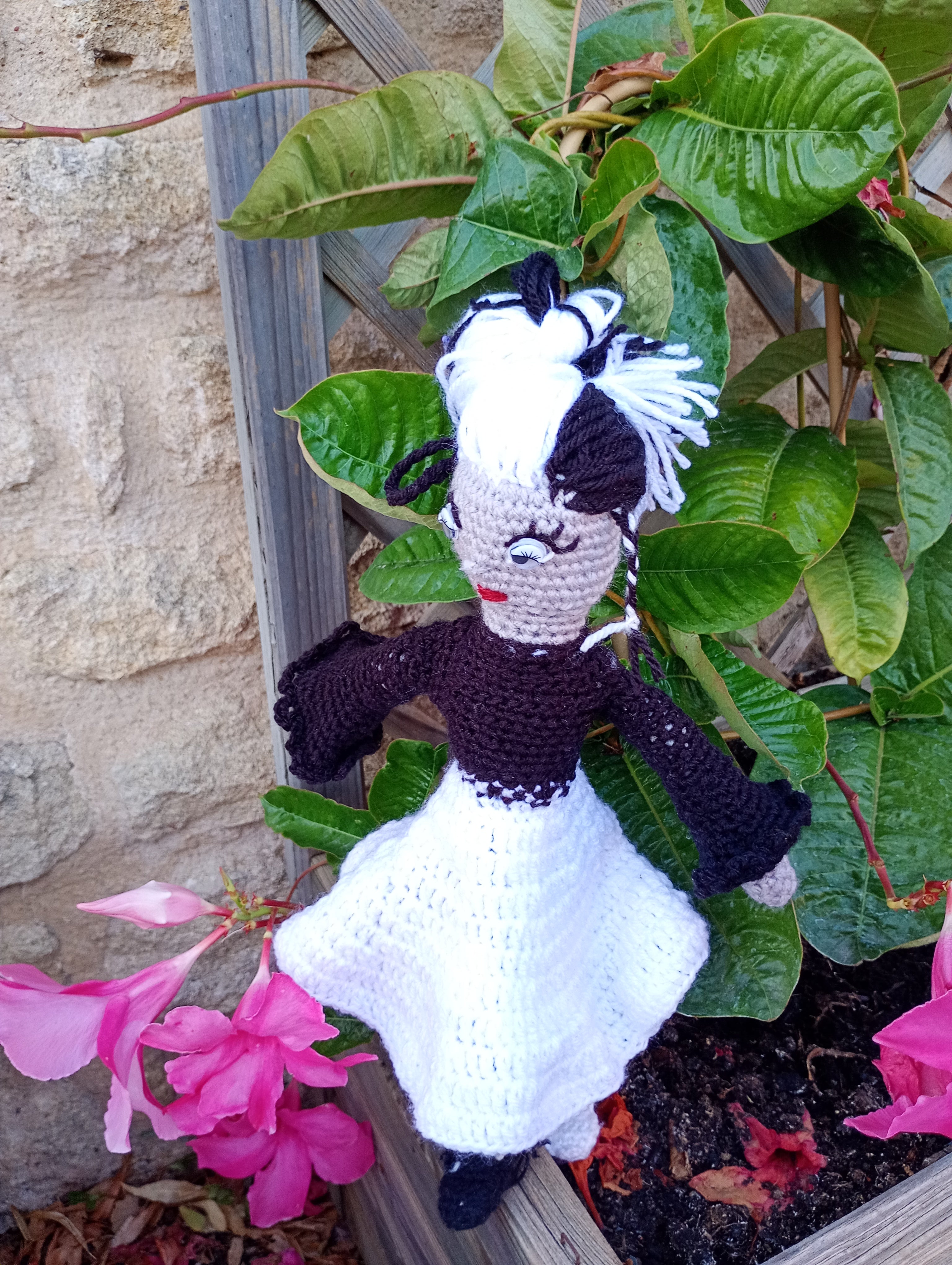 Poupe exsclusive crochet Gardienne de la frontiere mtiere 35cm