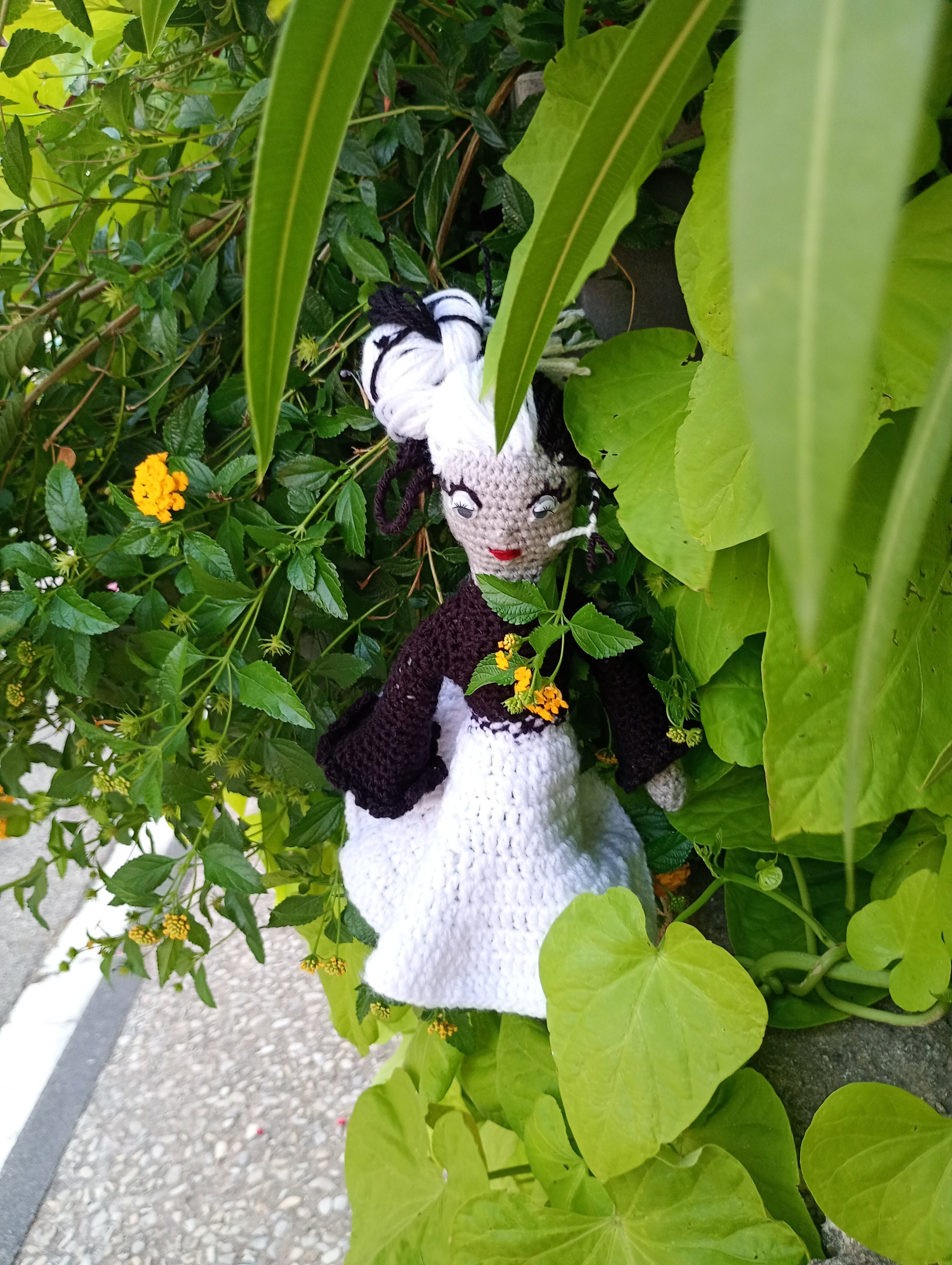 Poupe exsclusive crochet Gardienne de la frontiere mtiere 35cm