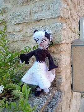 Poupe exsclusive crochet Gardienne de la frontiere mtiere 35cm