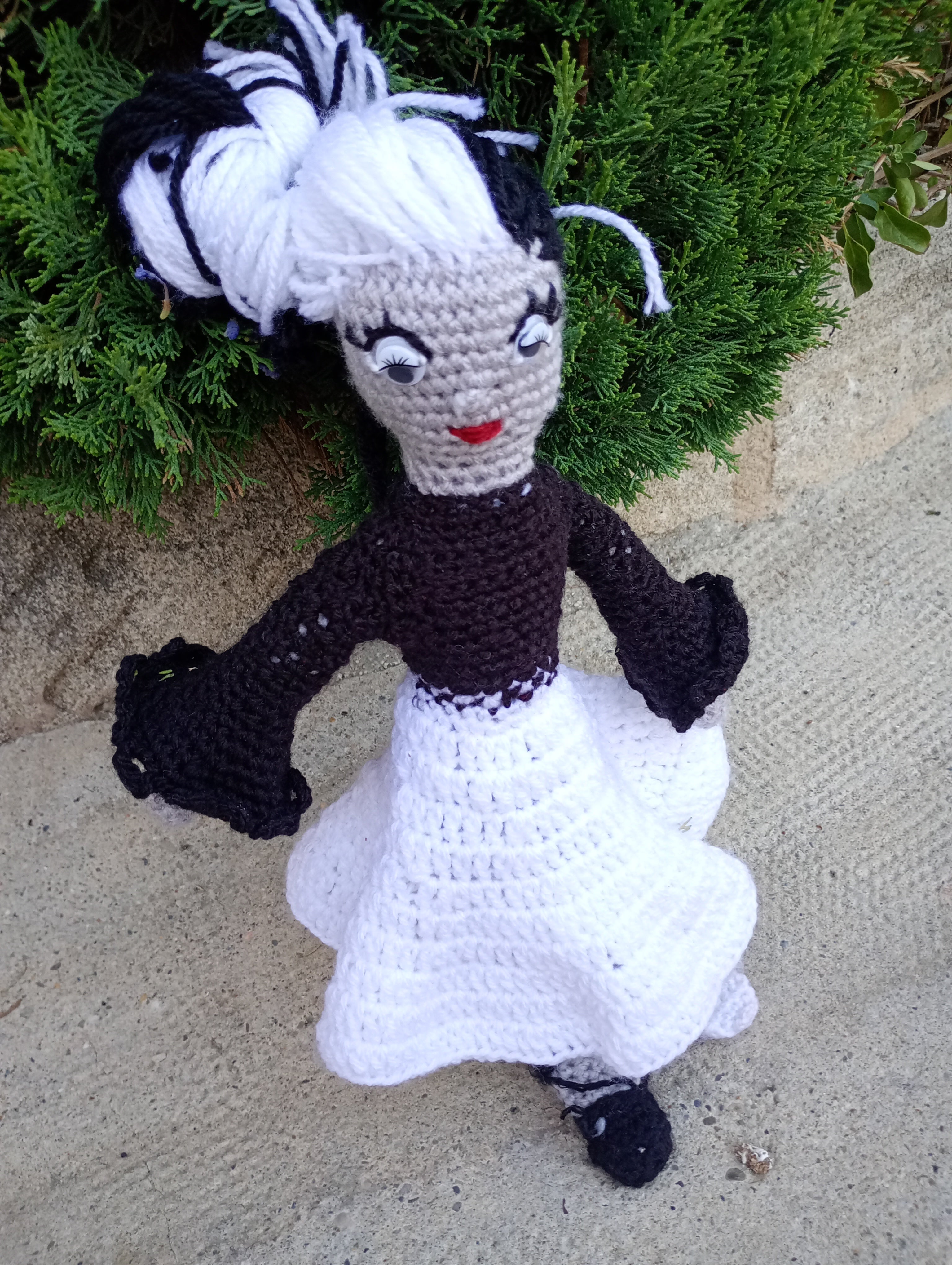 Poupe exsclusive crochet Gardienne de la frontiere mtiere 35cm