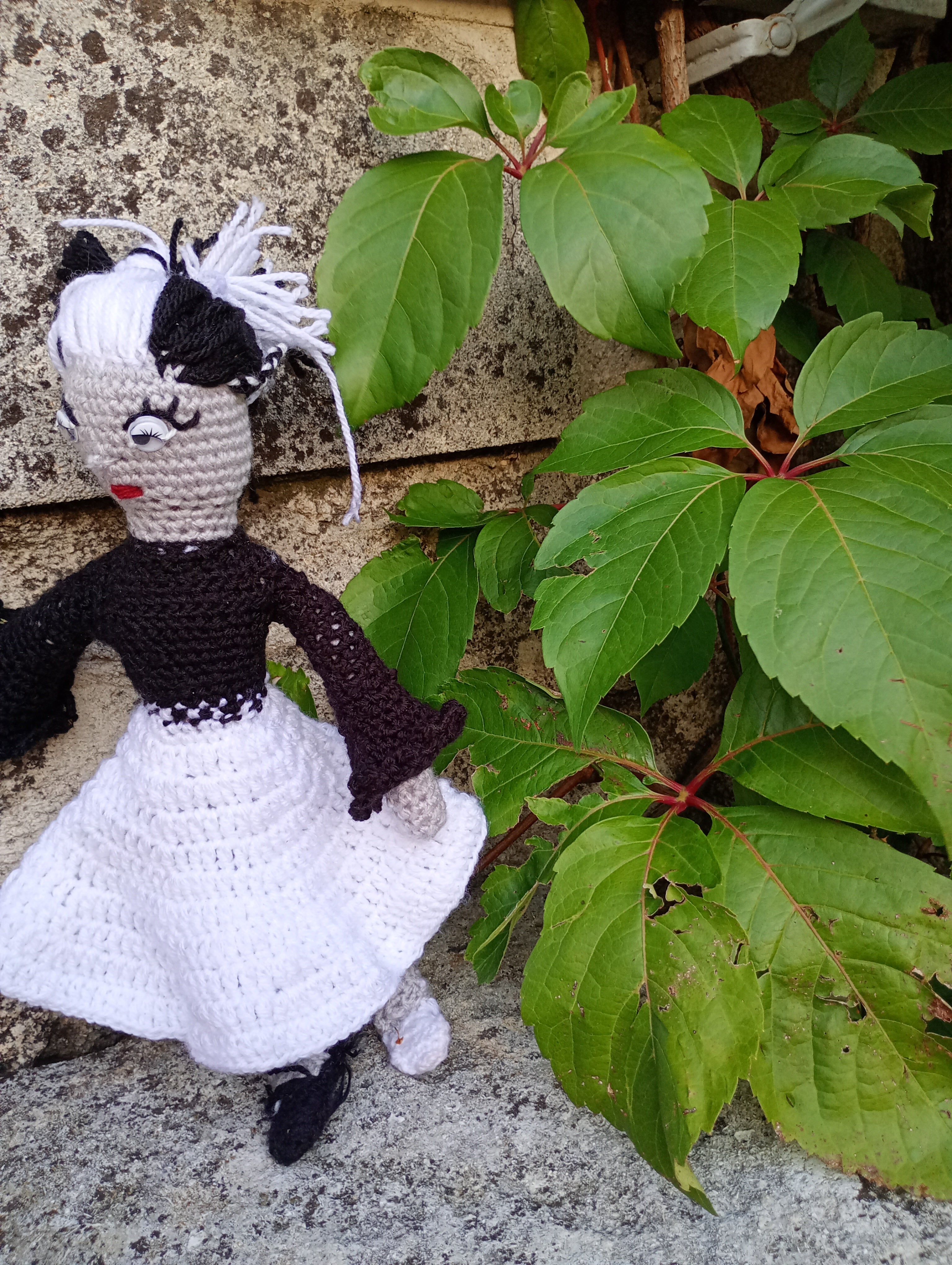 Poupe exsclusive crochet Gardienne de la frontiere mtiere 35cm