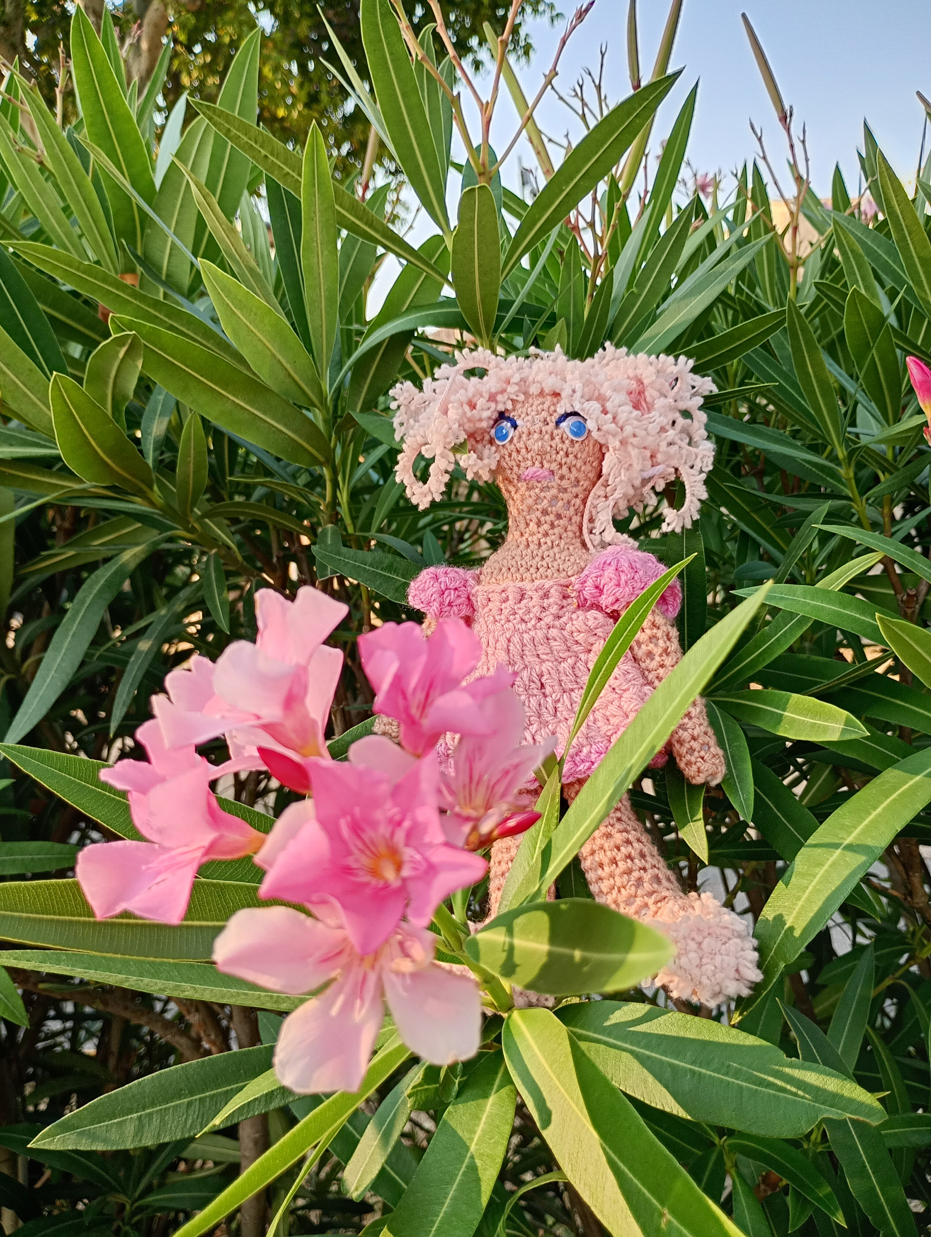 Poupe exsclusive crochet Gardienne de la Lumiere et fu Mond25cm