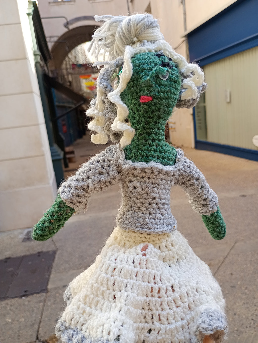 Poupe exsclusive crochet Tablet of Time