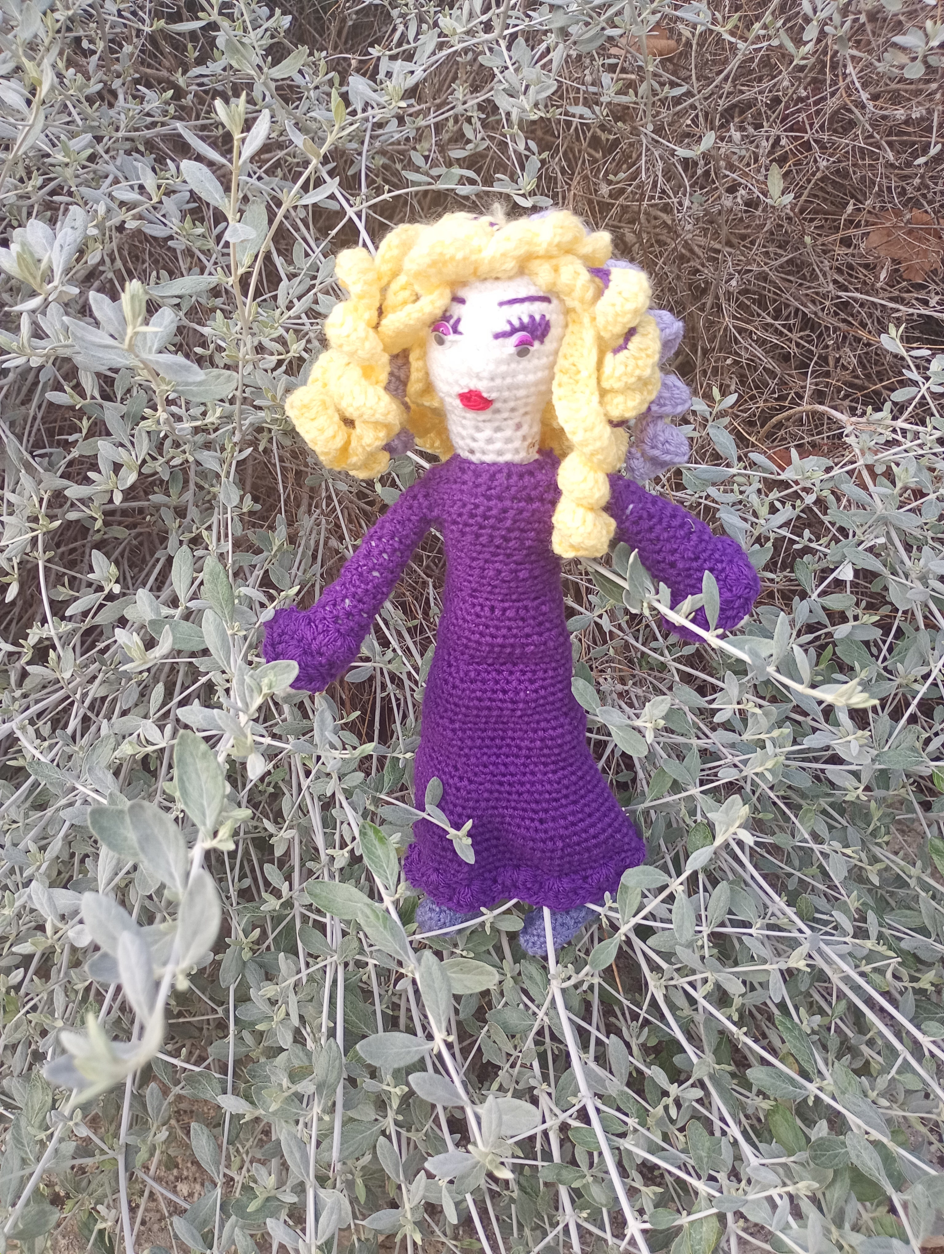 Poupee exsclisive crochet Tablette fr la Sagesde35cm