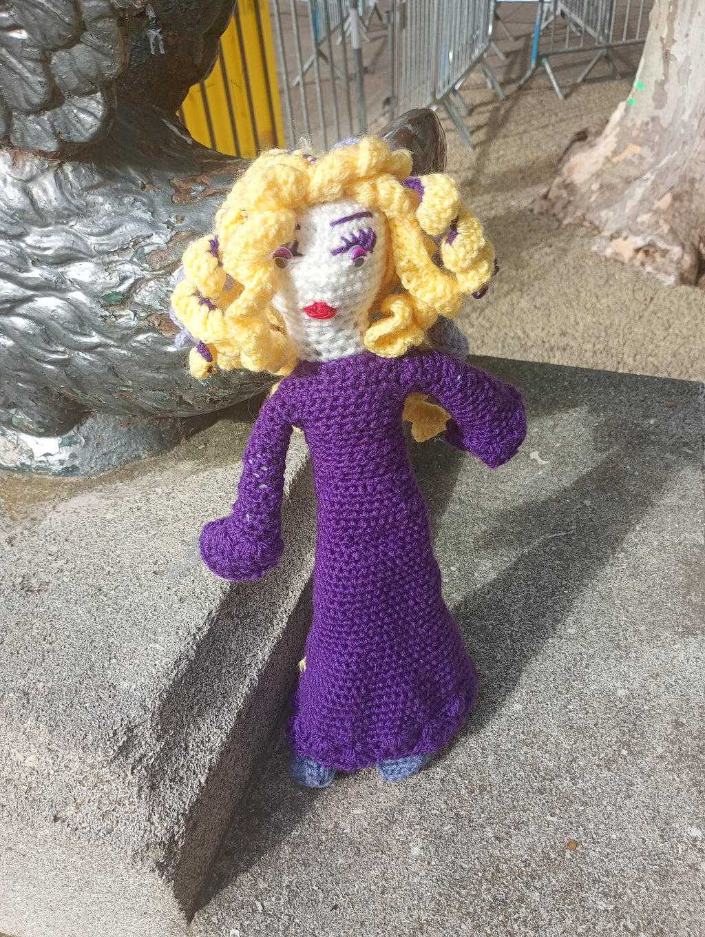 Poupee exsclisive crochet Tablette fr la Sagesde35cm