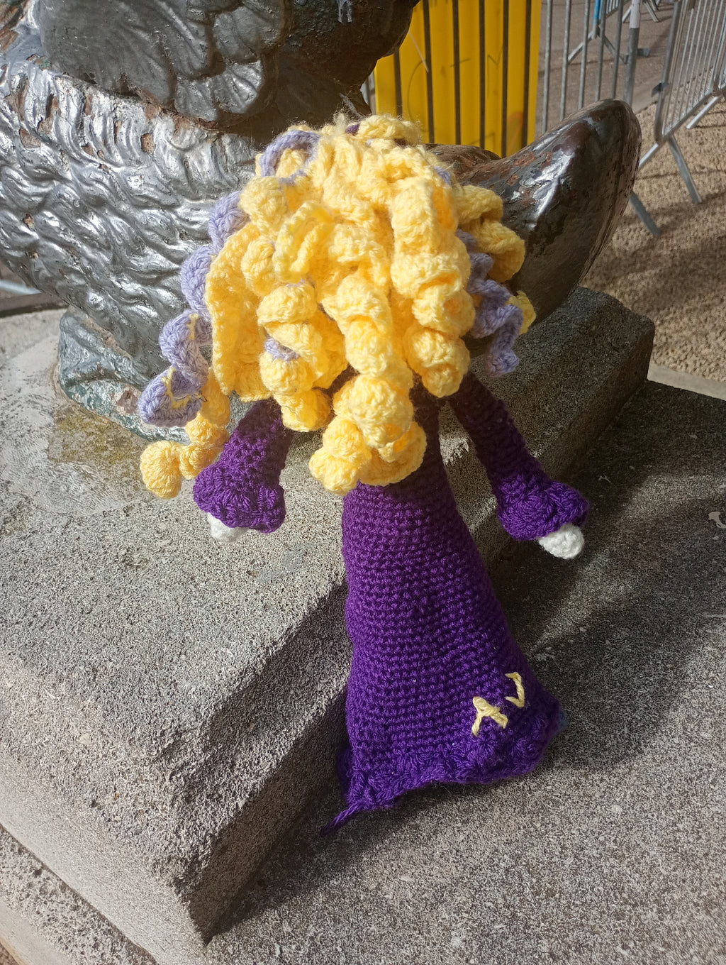 Poupee exsclisive crochet Tablette fr la Sagesde35cm