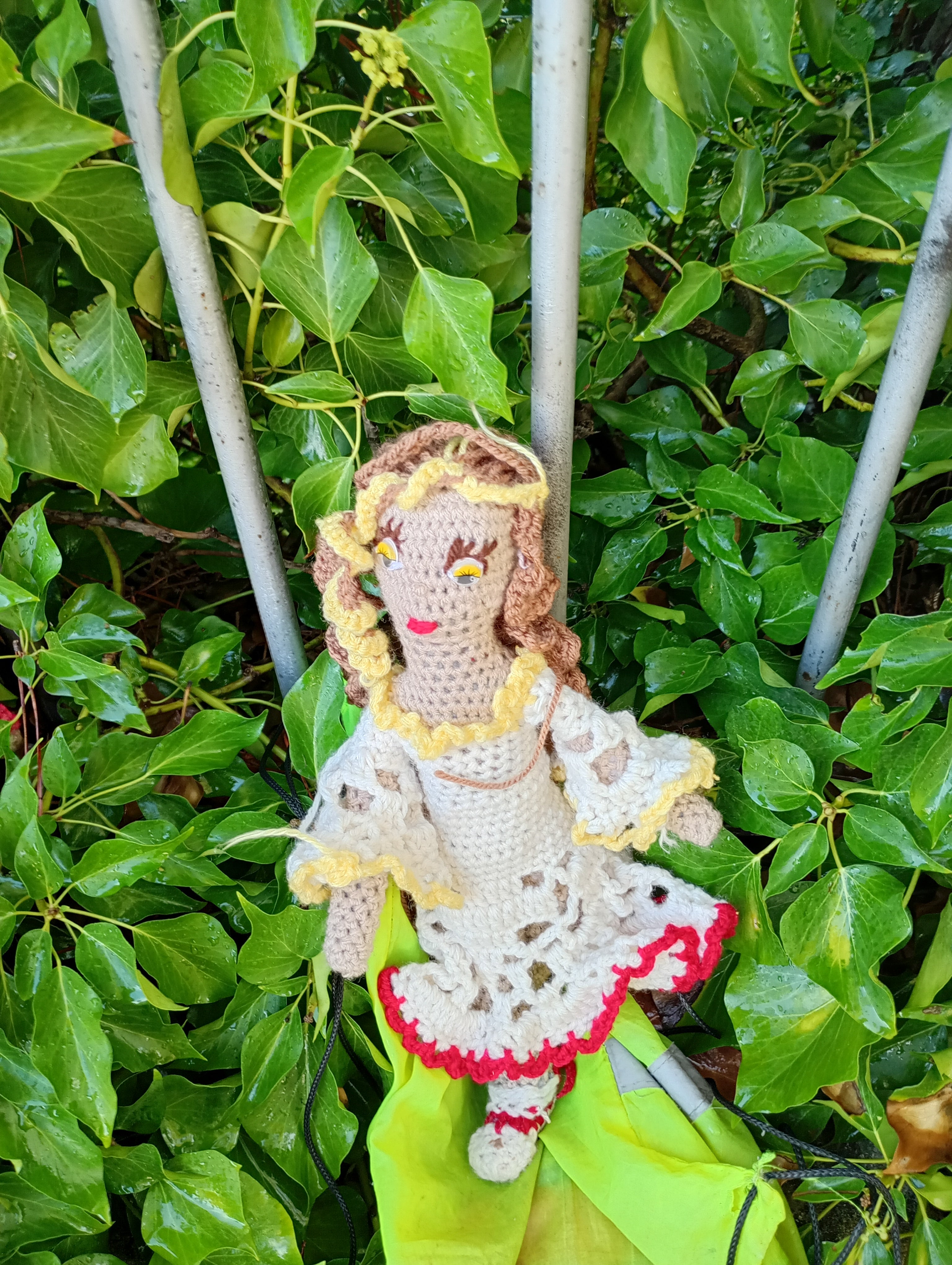 Poupe exsclusive crochet la Tablettr d'Aime.Collectiomles Tables du Monde