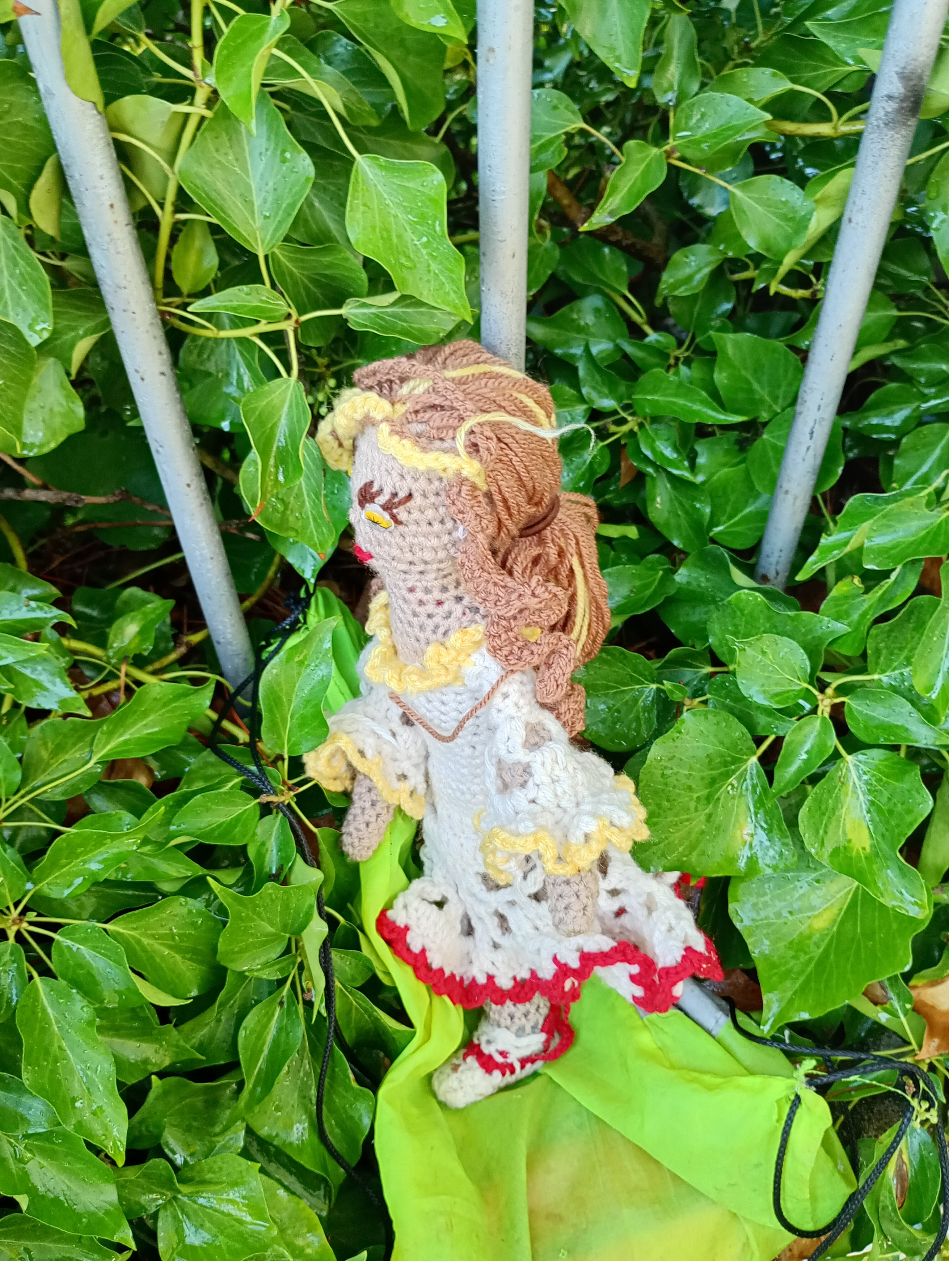 Poupe exsclusive crochet la Tablettr d'Aime.Collectiomles Tables du Monde