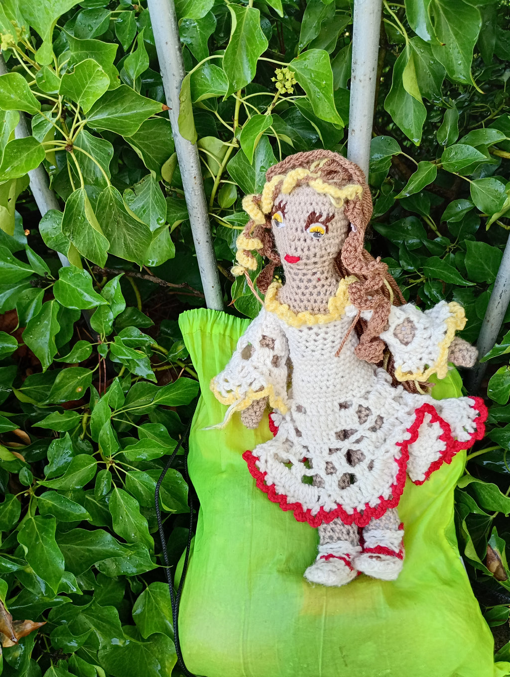 Poupe exsclusive crochet la Tablettr d'Aime.Collectiomles Tables du Monde