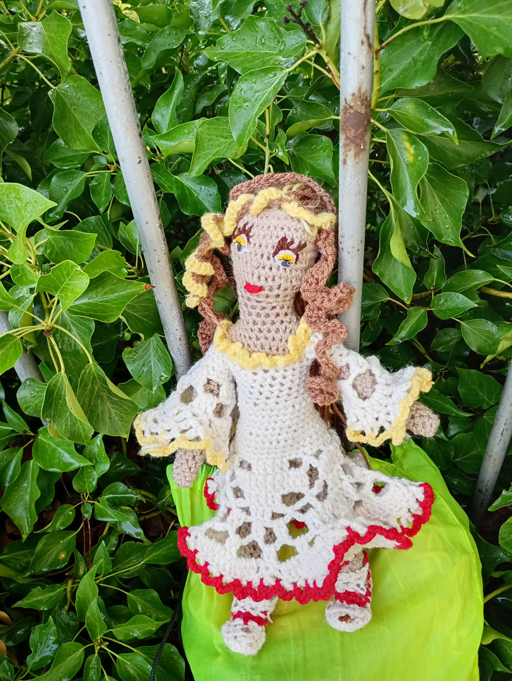 Poupe exsclusive crochet la Tablettr d'Aime.Collectiomles Tables du Monde