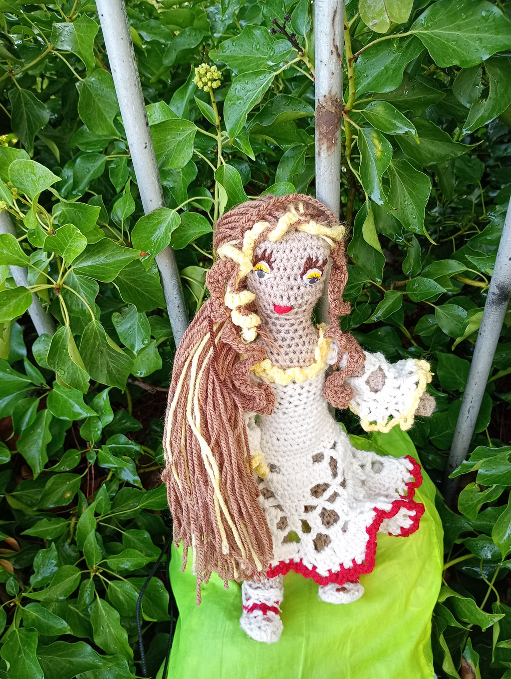 Poupe exsclusive crochet la Tablettr d'Aime.Collectiomles Tables du Monde