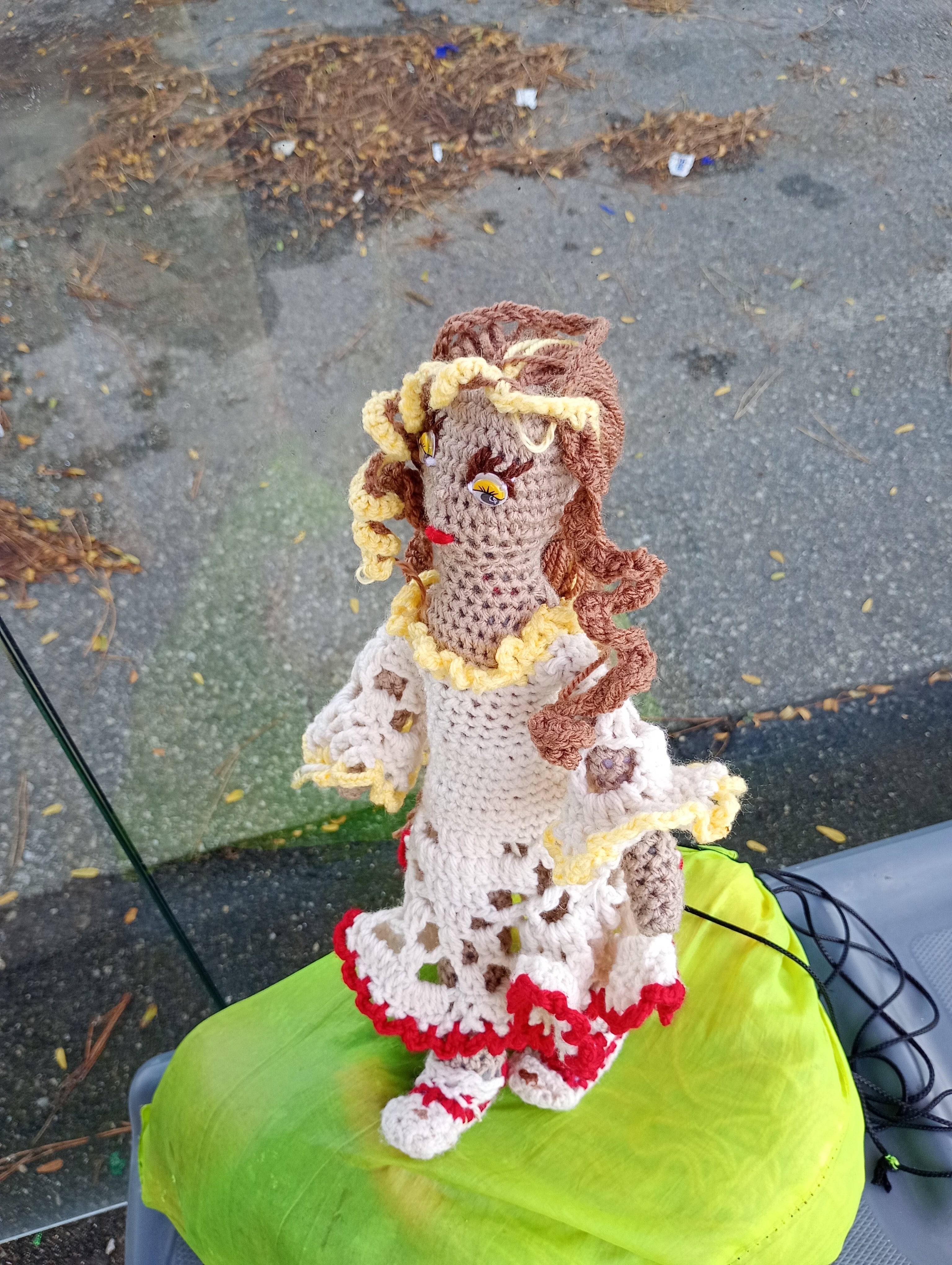 Poupe exsclusive crochet la Tablettr d'Aime.Collectiomles Tables du Monde