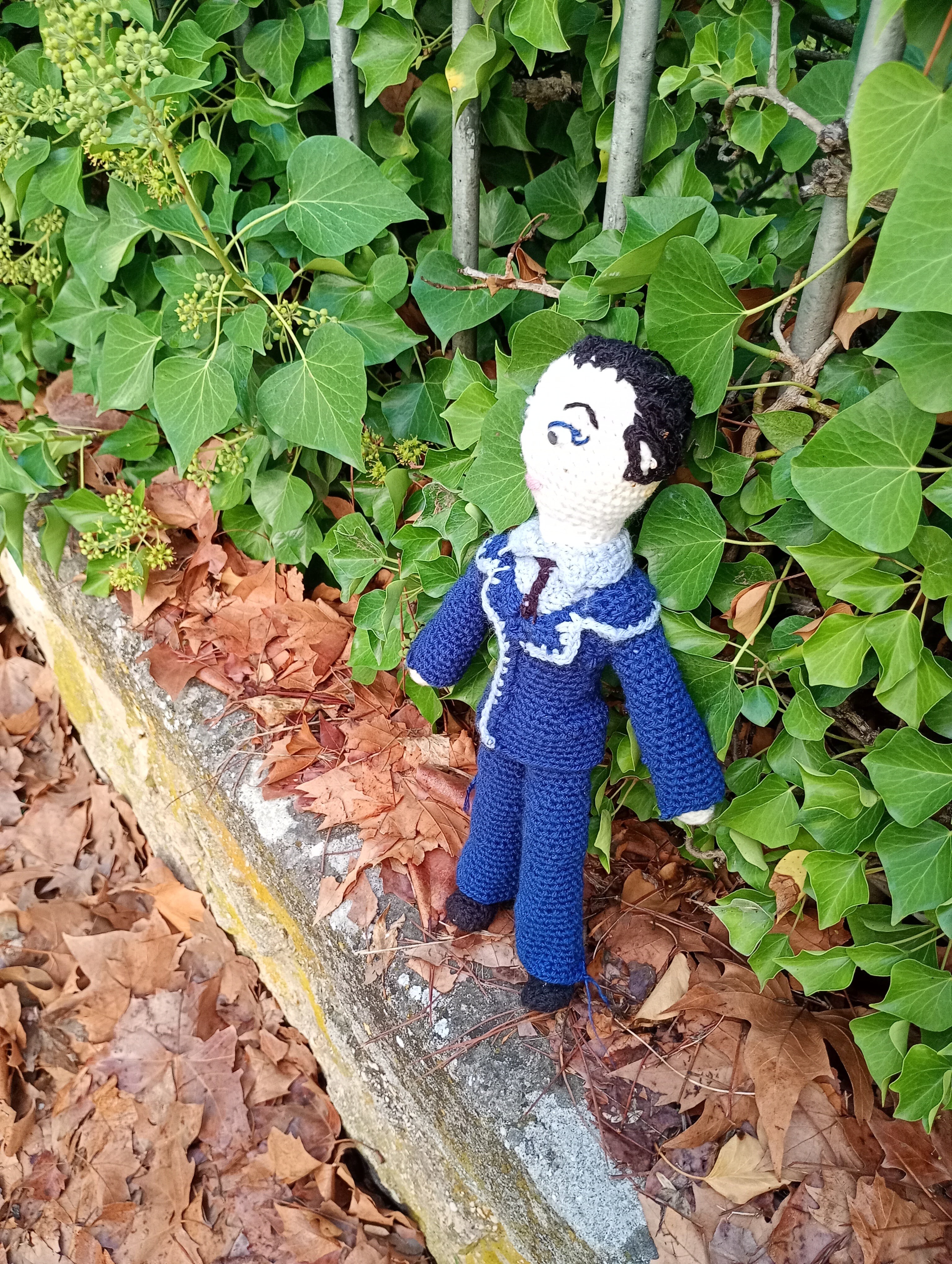 Poupe exsclusive crochet l'investisseir mecrnr36cm