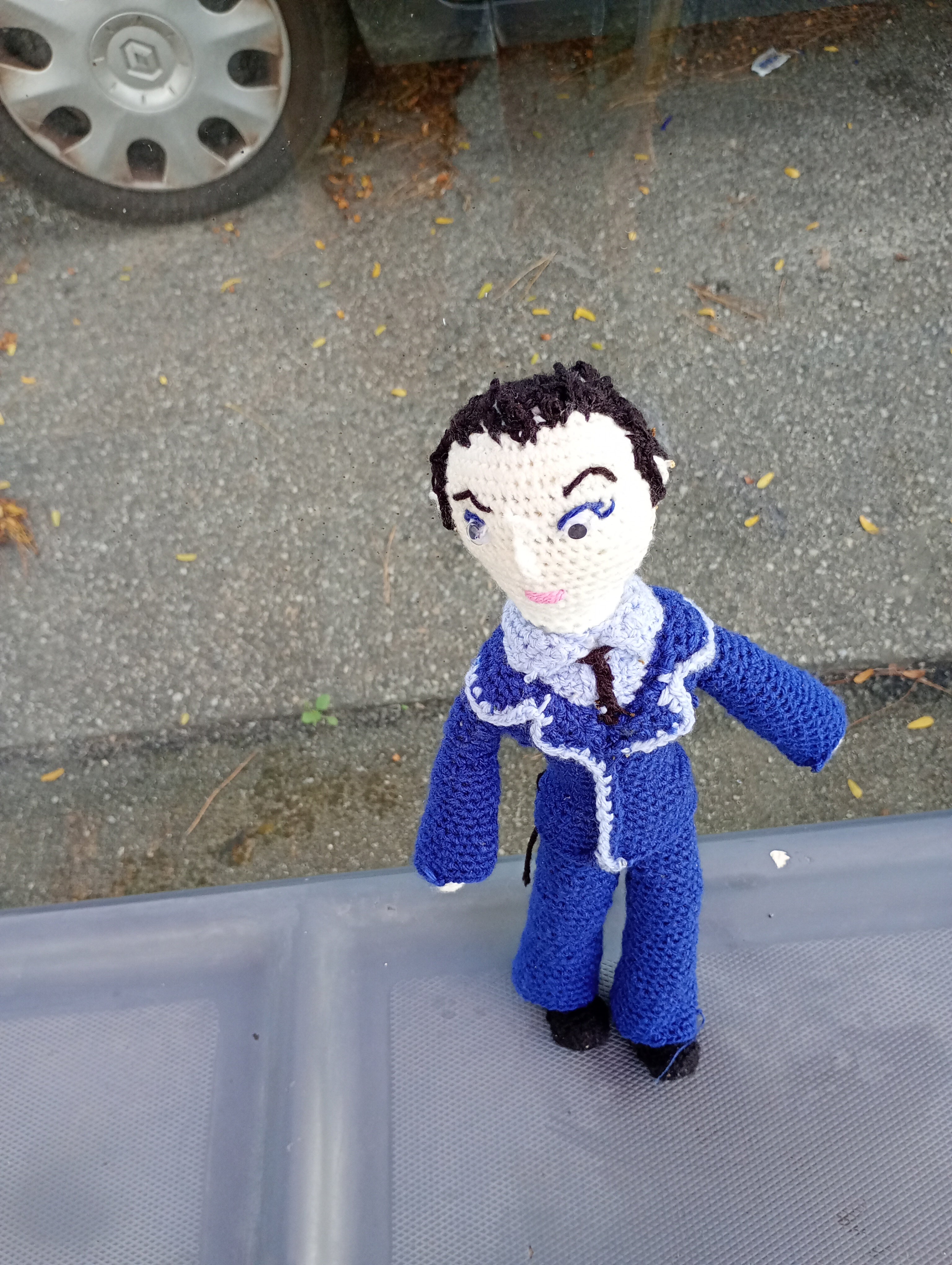 Poupe exsclusive crochet l'investisseir mecrnr36cm