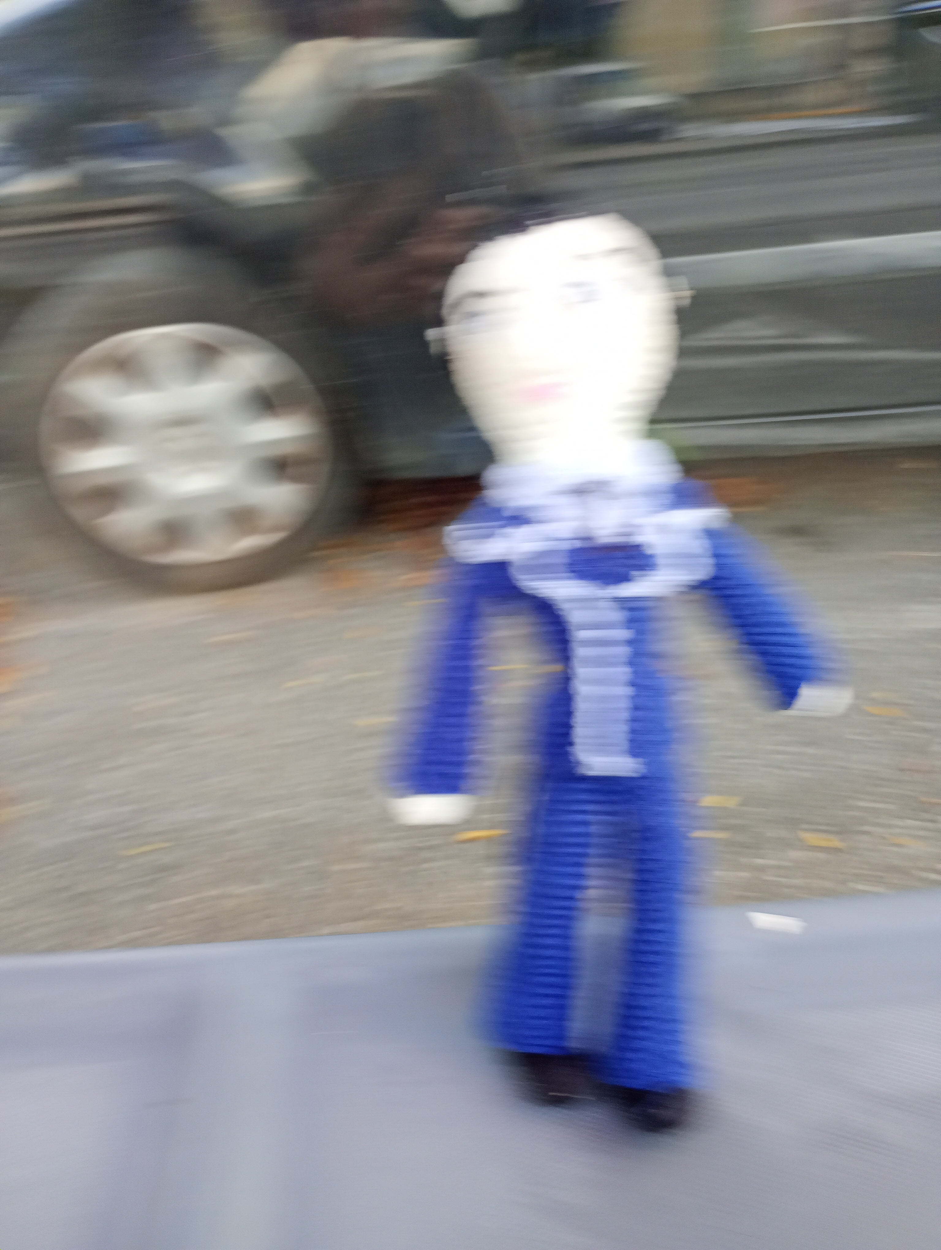 Poupe exsclusive crochet l'investisseir mecrnr36cm