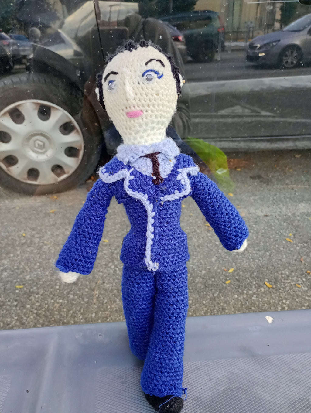 Poupe exsclusive crochet l'investisseir mecrnr36cm