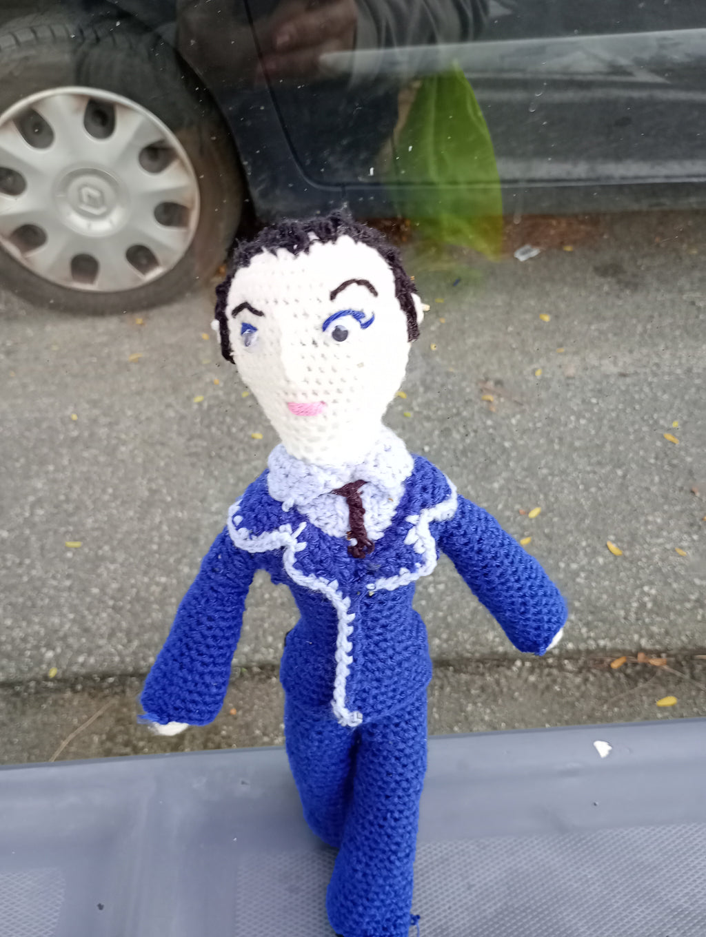 Poupe exsclusive crochet l'investisseir mecrnr36cm