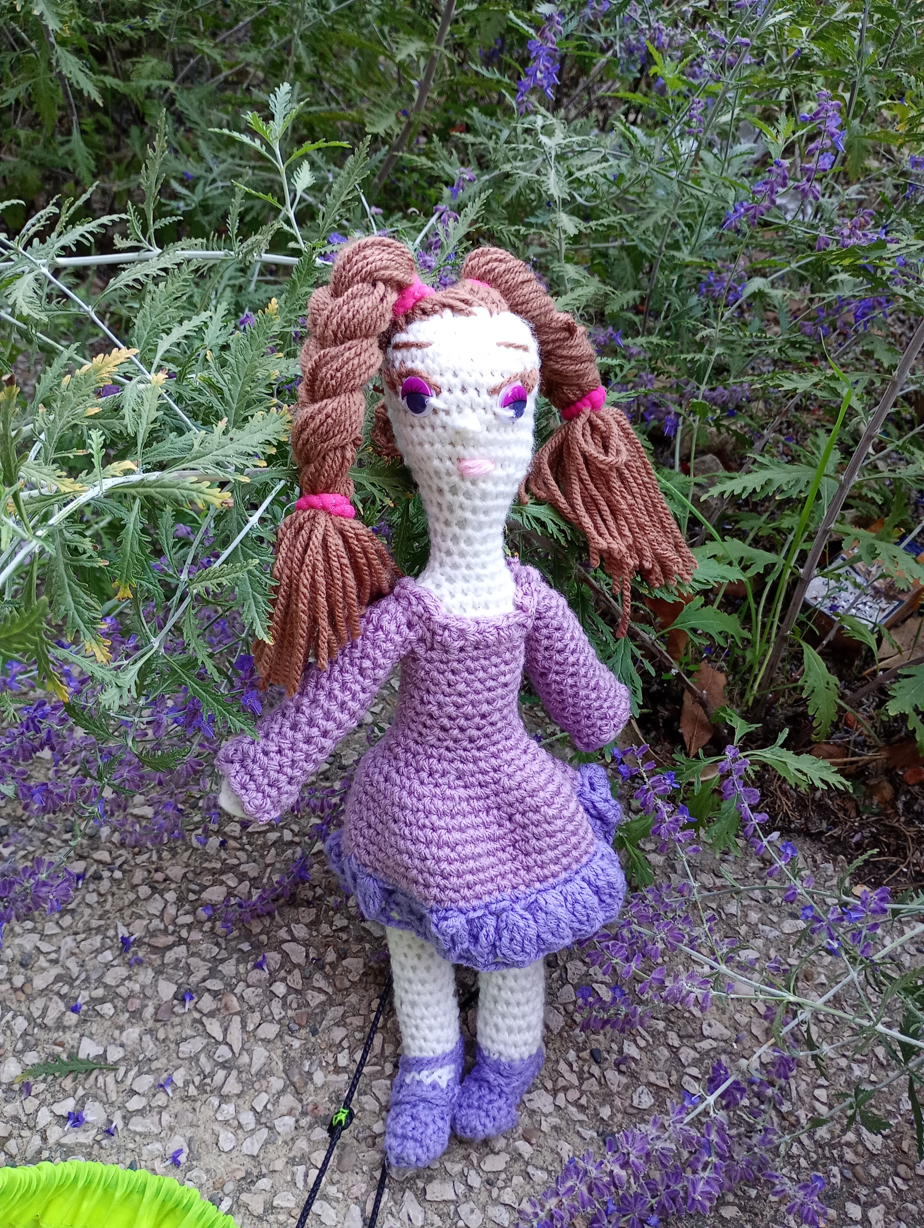 Poupe exsclusive crochet madame Monopolies .Region et Ville en France 35cm