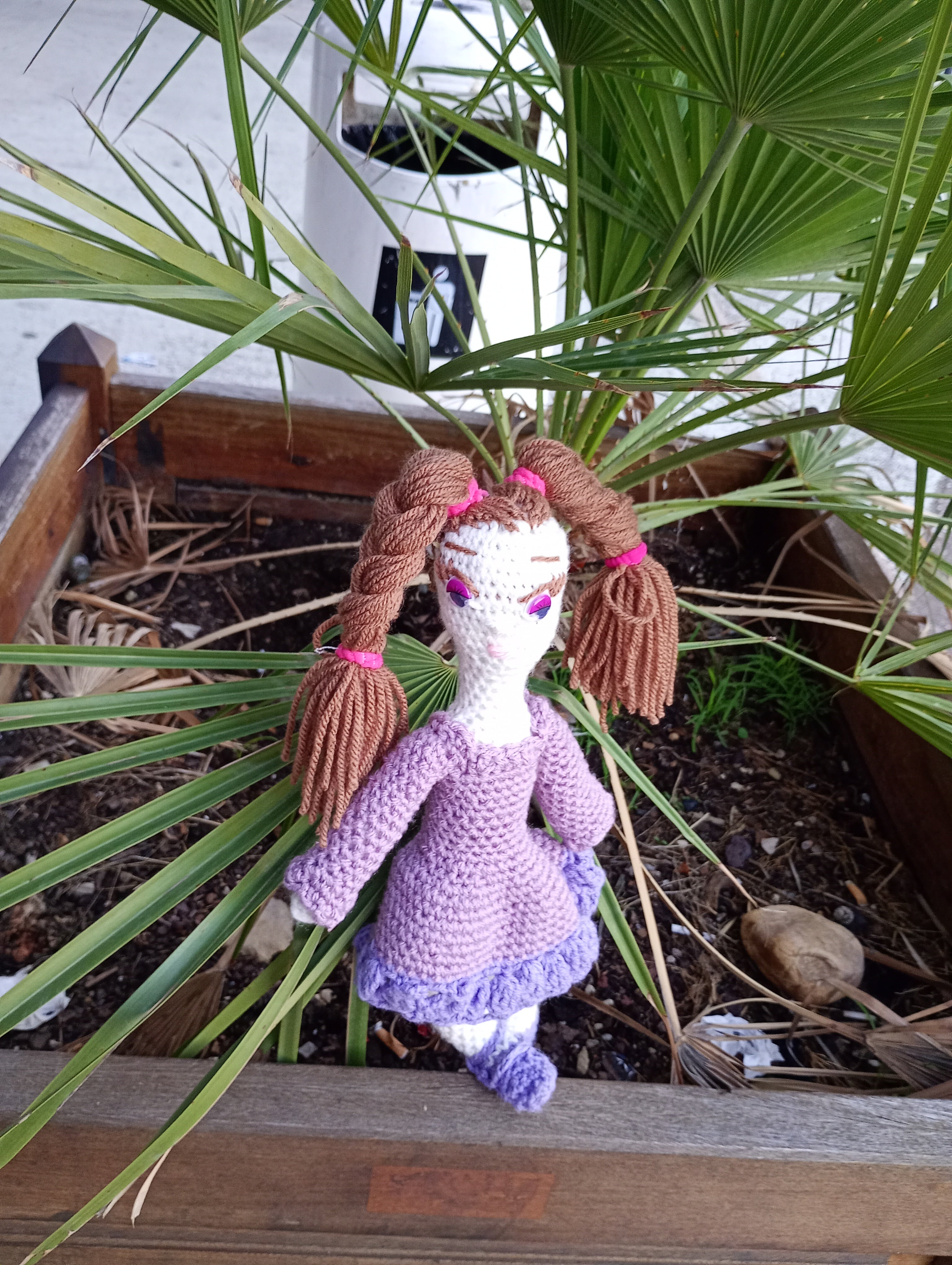 Poupe exsclusive crochet madame Monopolies .Region et Ville en France 35cm