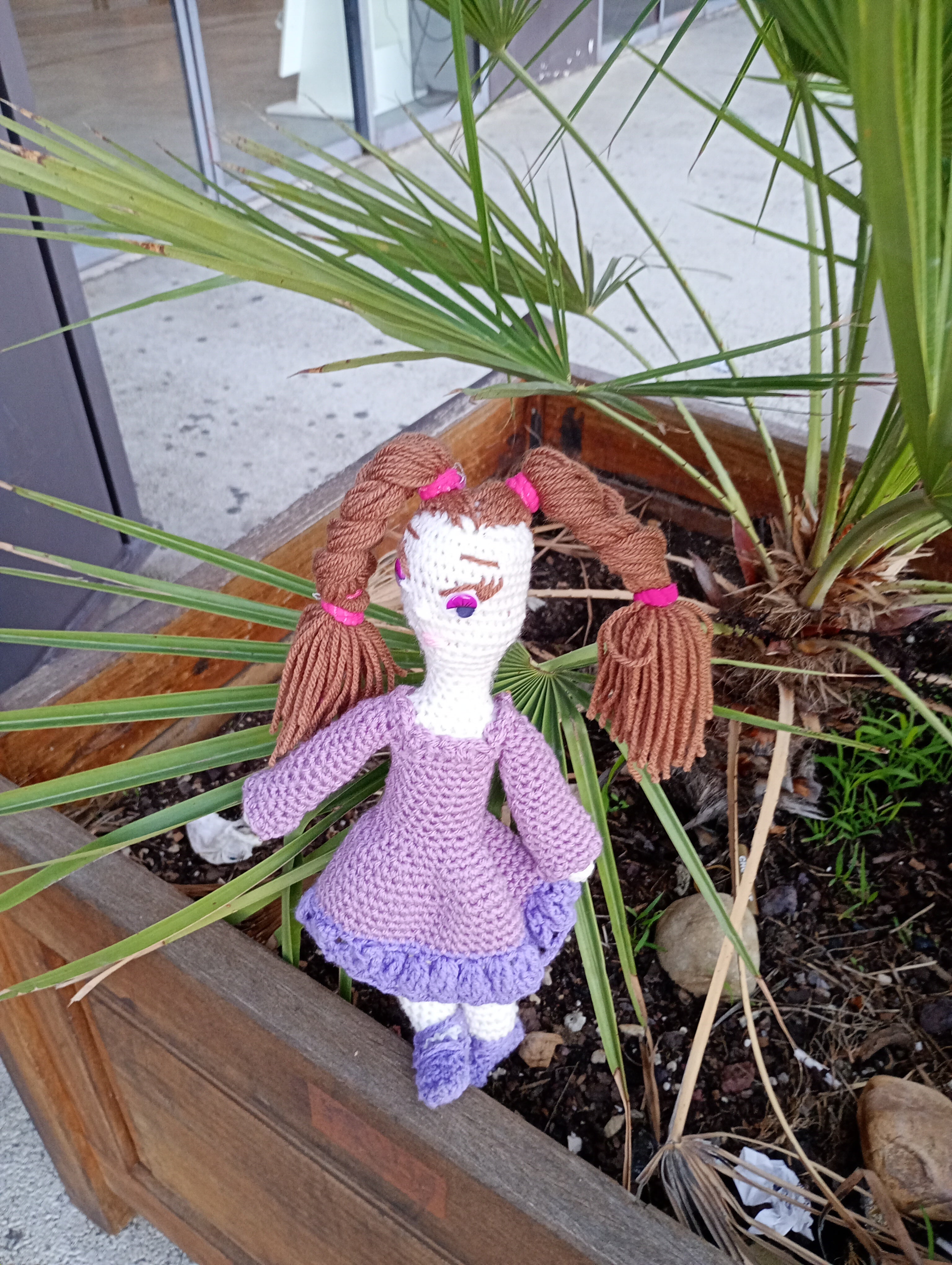 Poupe exsclusive crochet madame Monopolies .Region et Ville en France 35cm