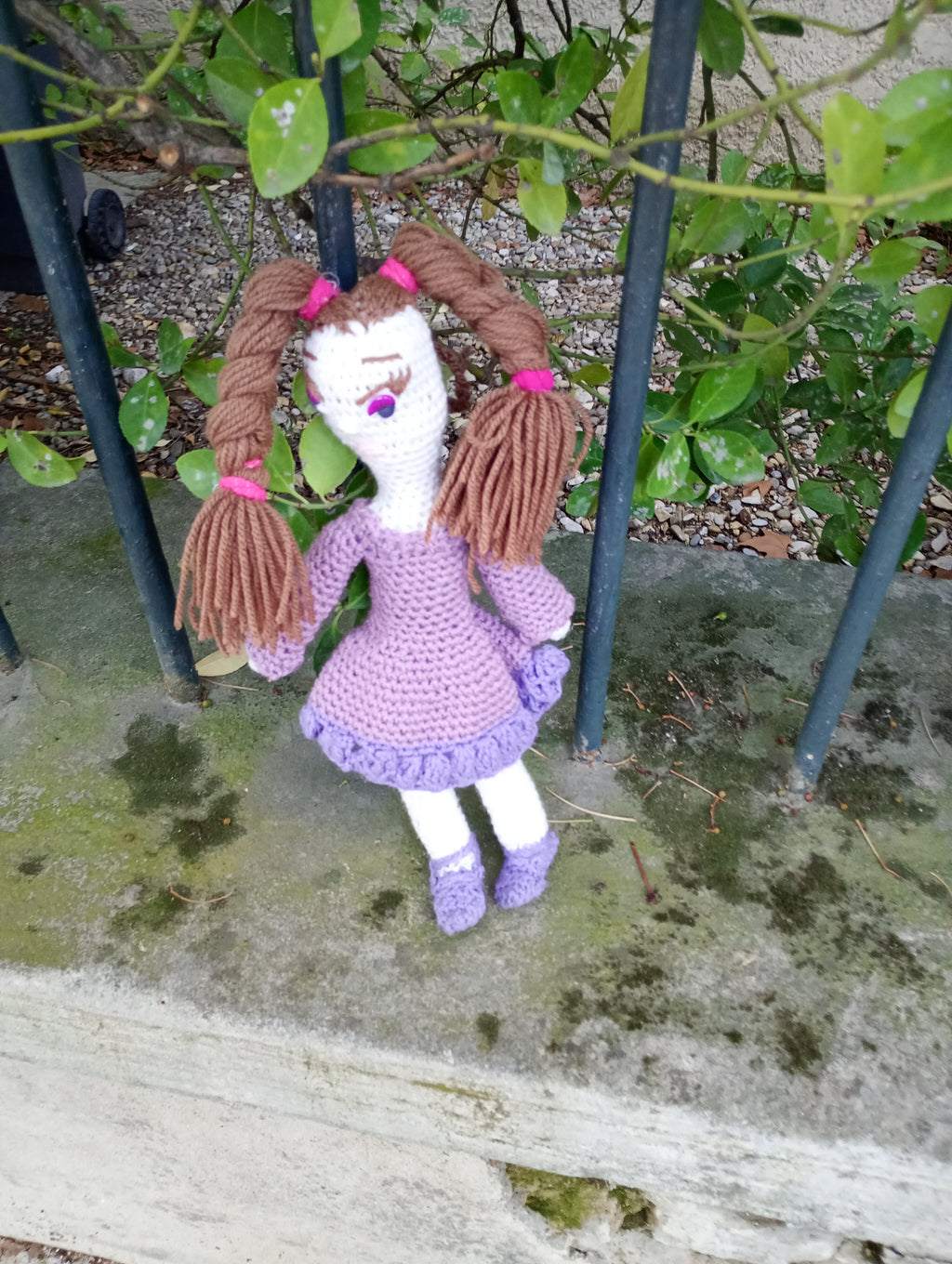 Poupe exsclusive crochet madame Monopolies .Region et Ville en France 35cm