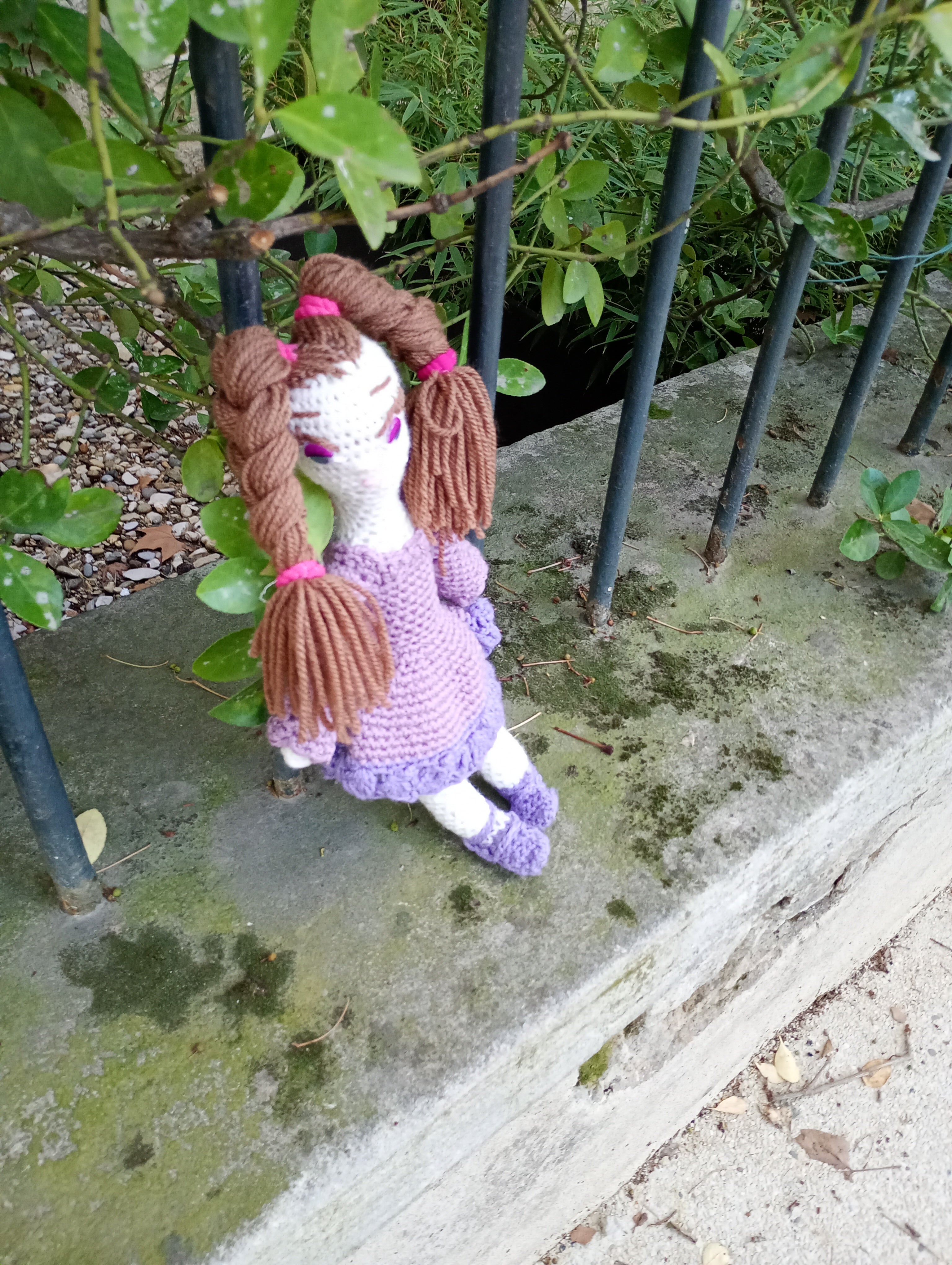 Poupe exsclusive crochet madame Monopolies .Region et Ville en France 35cm