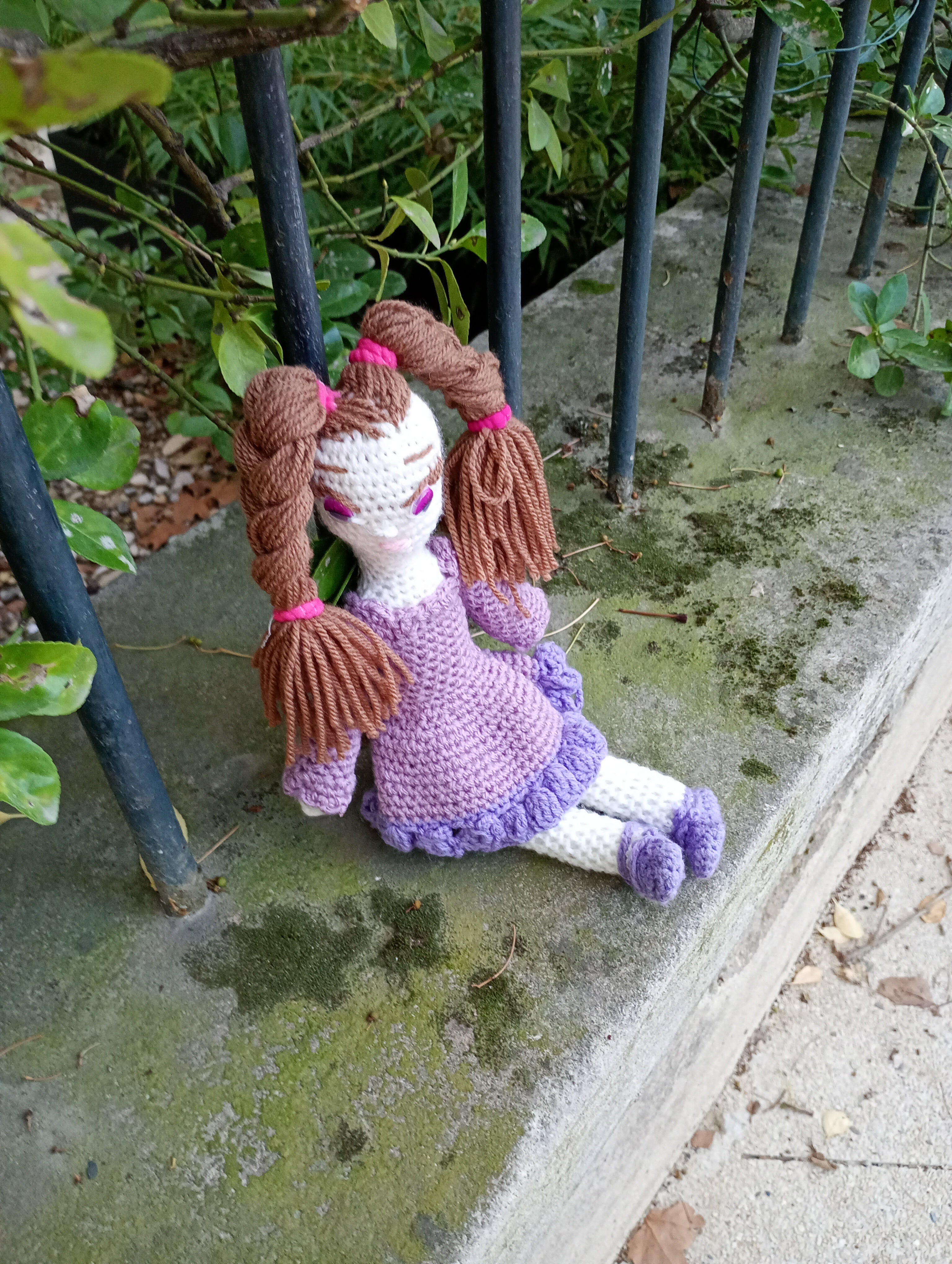 Poupe exsclusive crochet madame Monopolies .Region et Ville en France 35cm