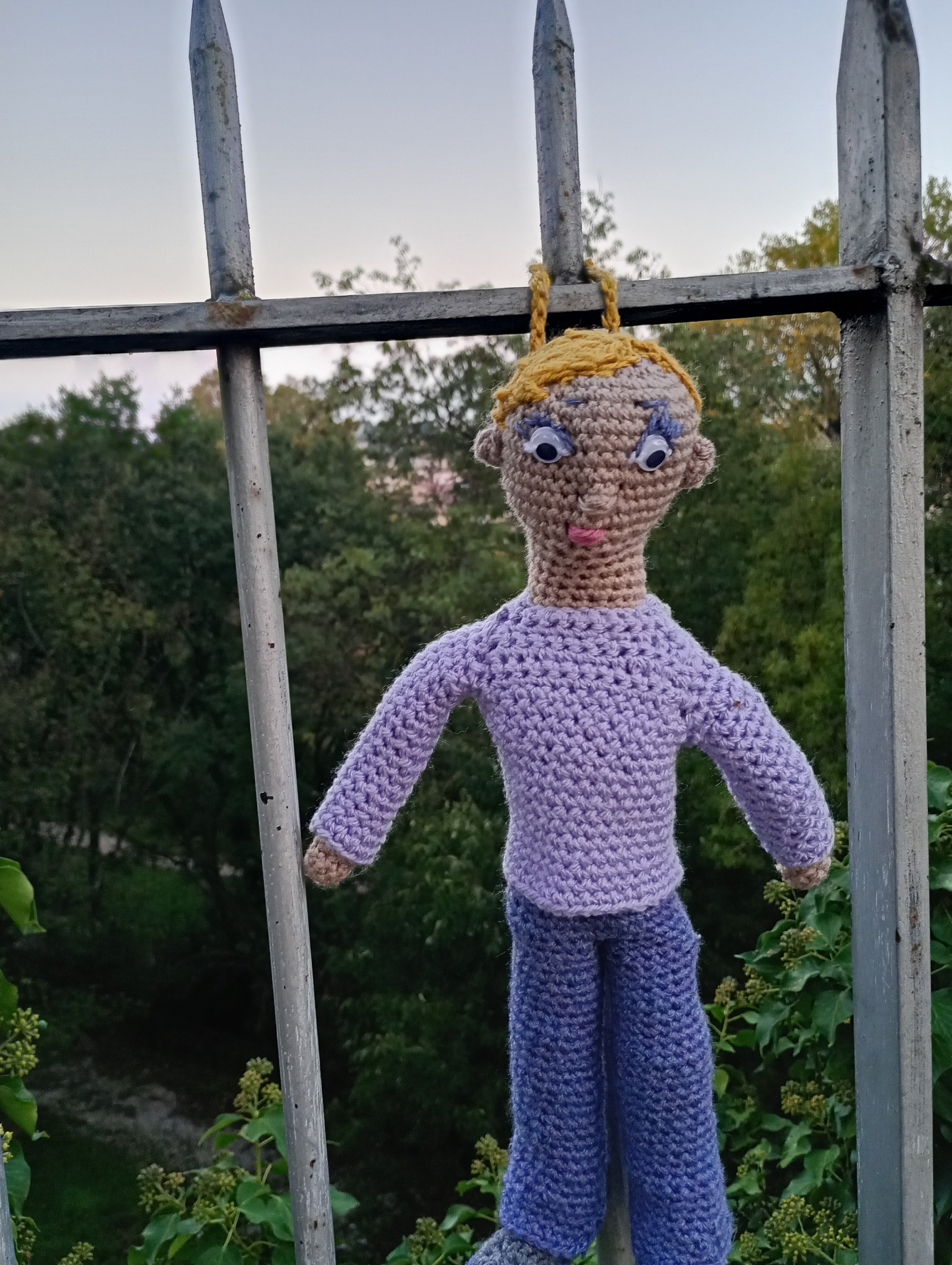 Poupe exsclusive crochet The Guarfisn of Coal snd Light 35cm