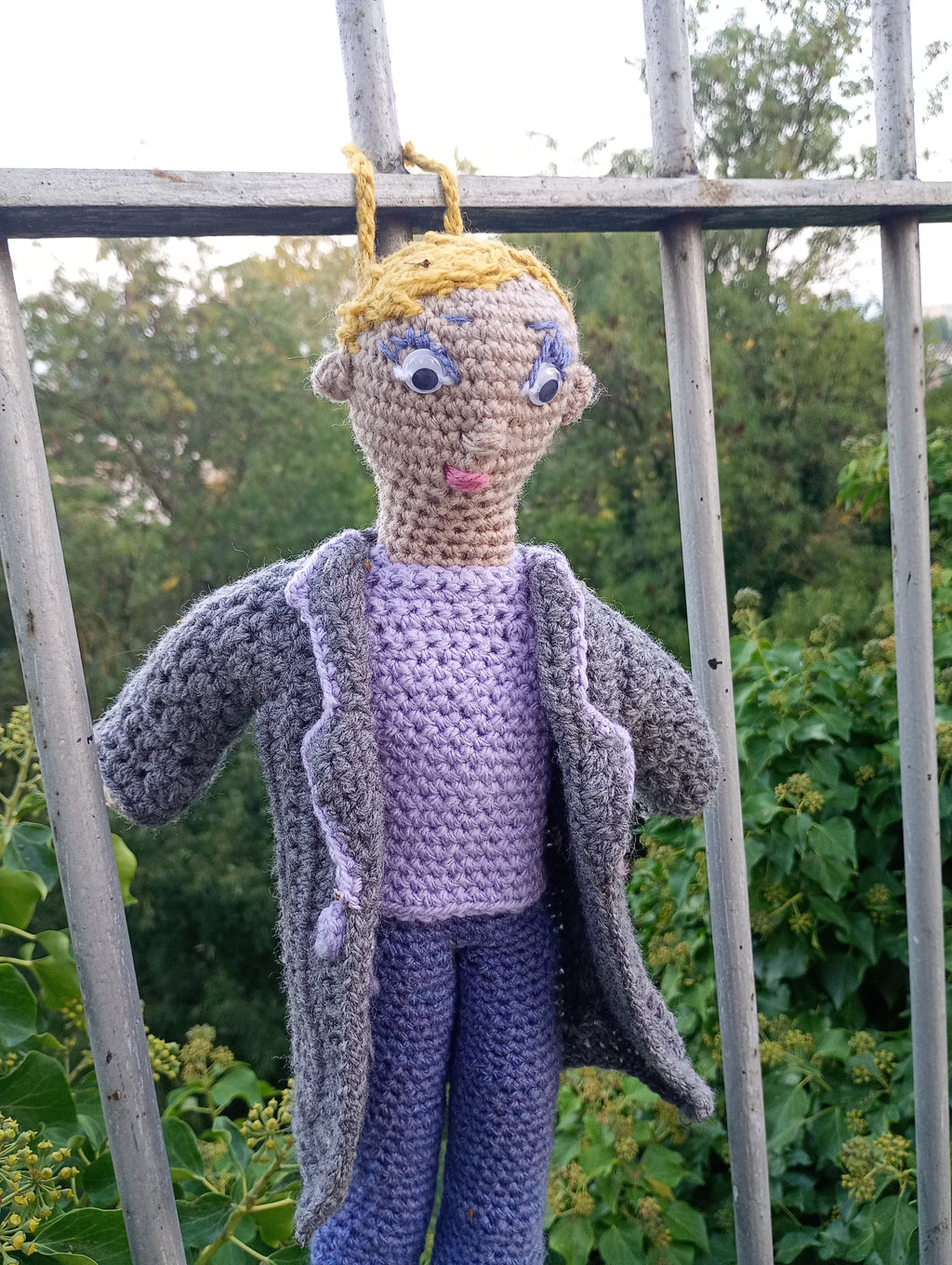 Poupe exsclusive crochet The Guarfisn of Coal snd Light 35cm