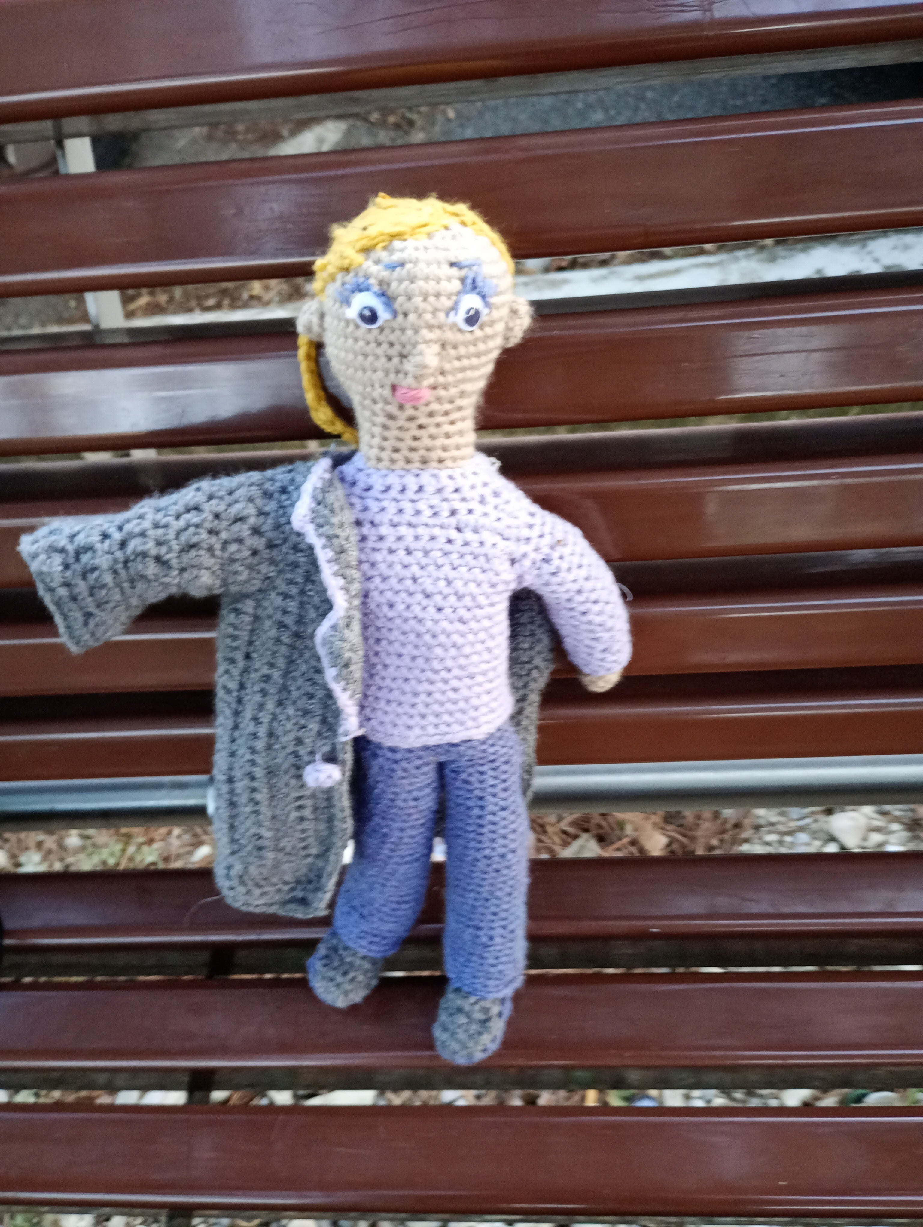 Poupe exsclusive crochet The Guarfisn of Coal snd Light 35cm