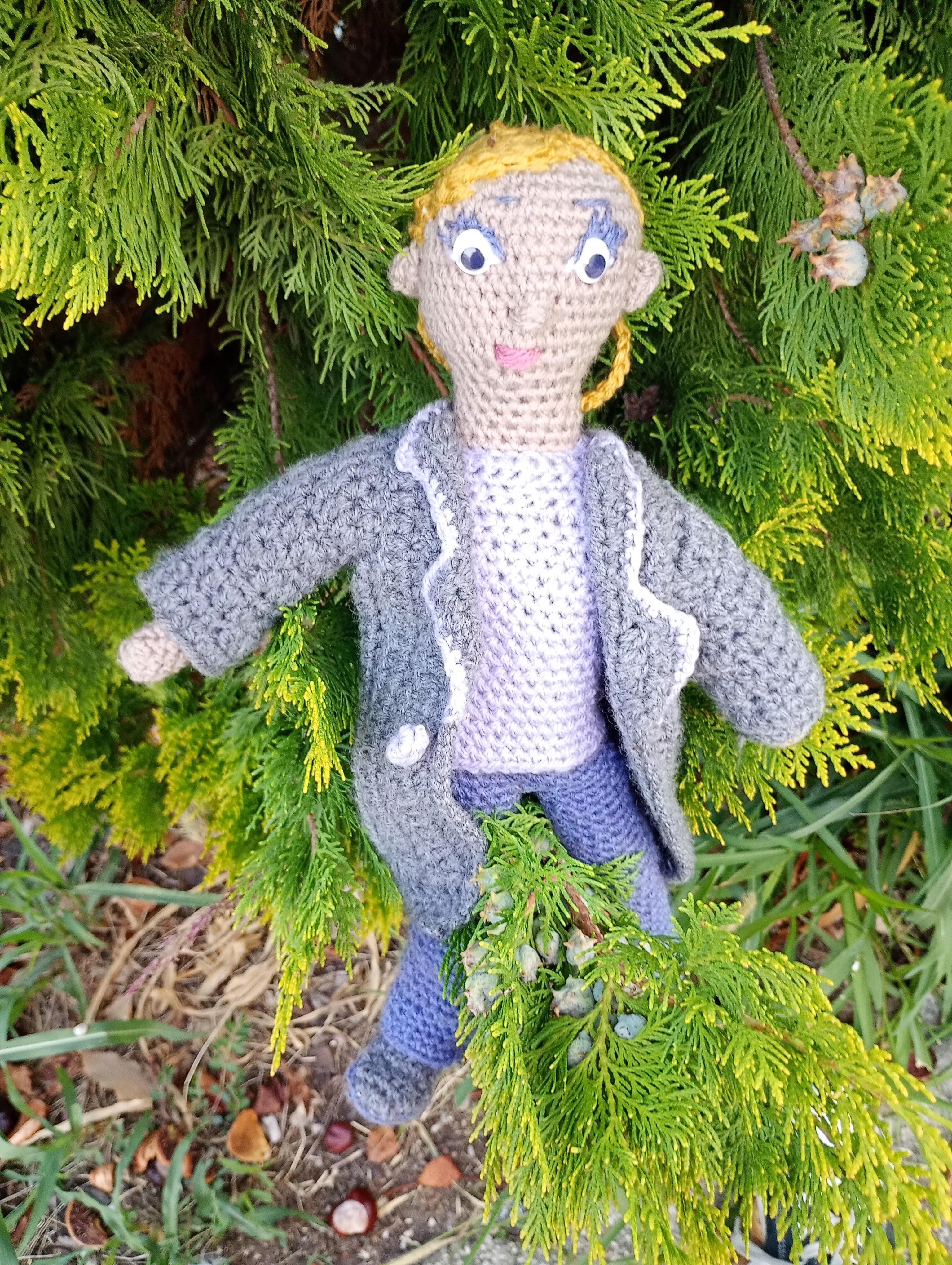 Poupe exsclusive crochet The Guarfisn of Coal snd Light 35cm