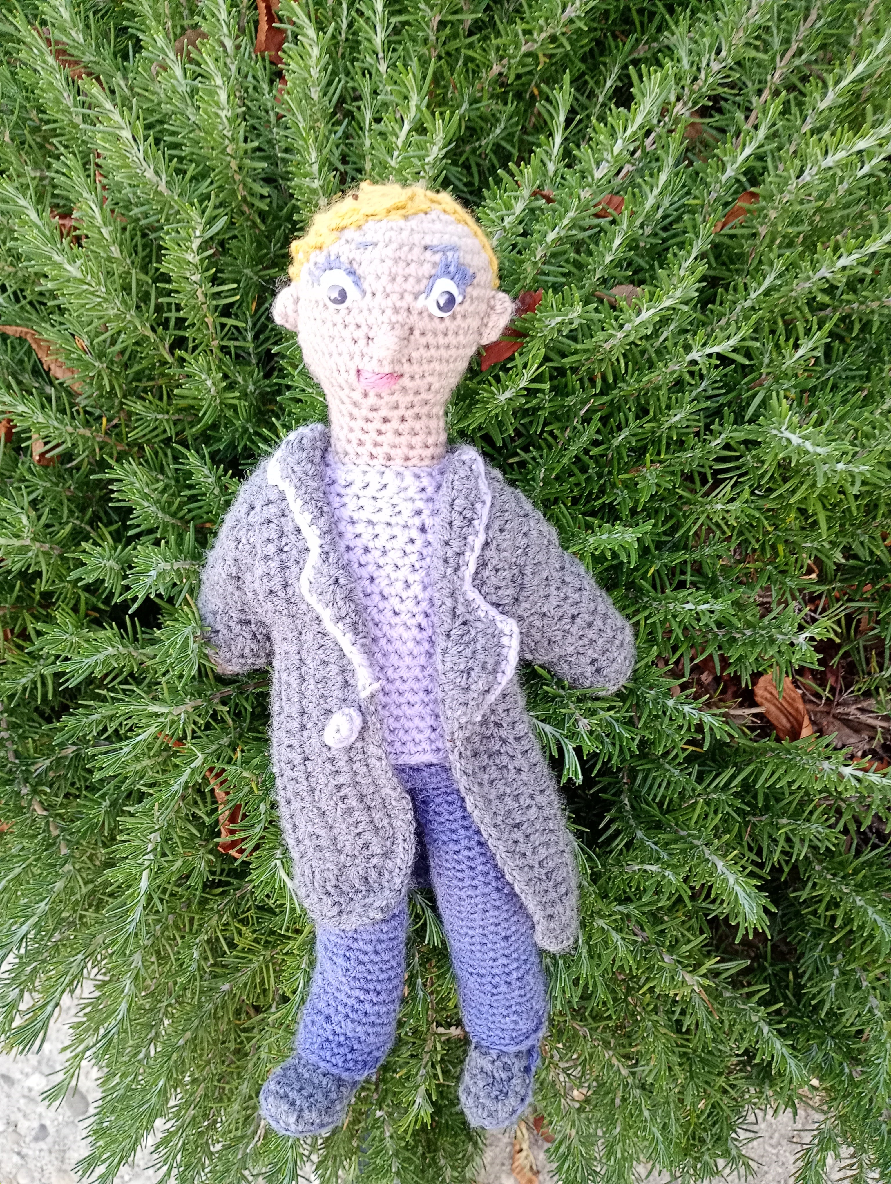 Poupe exsclusive crochet The Guarfisn of Coal snd Light 35cm