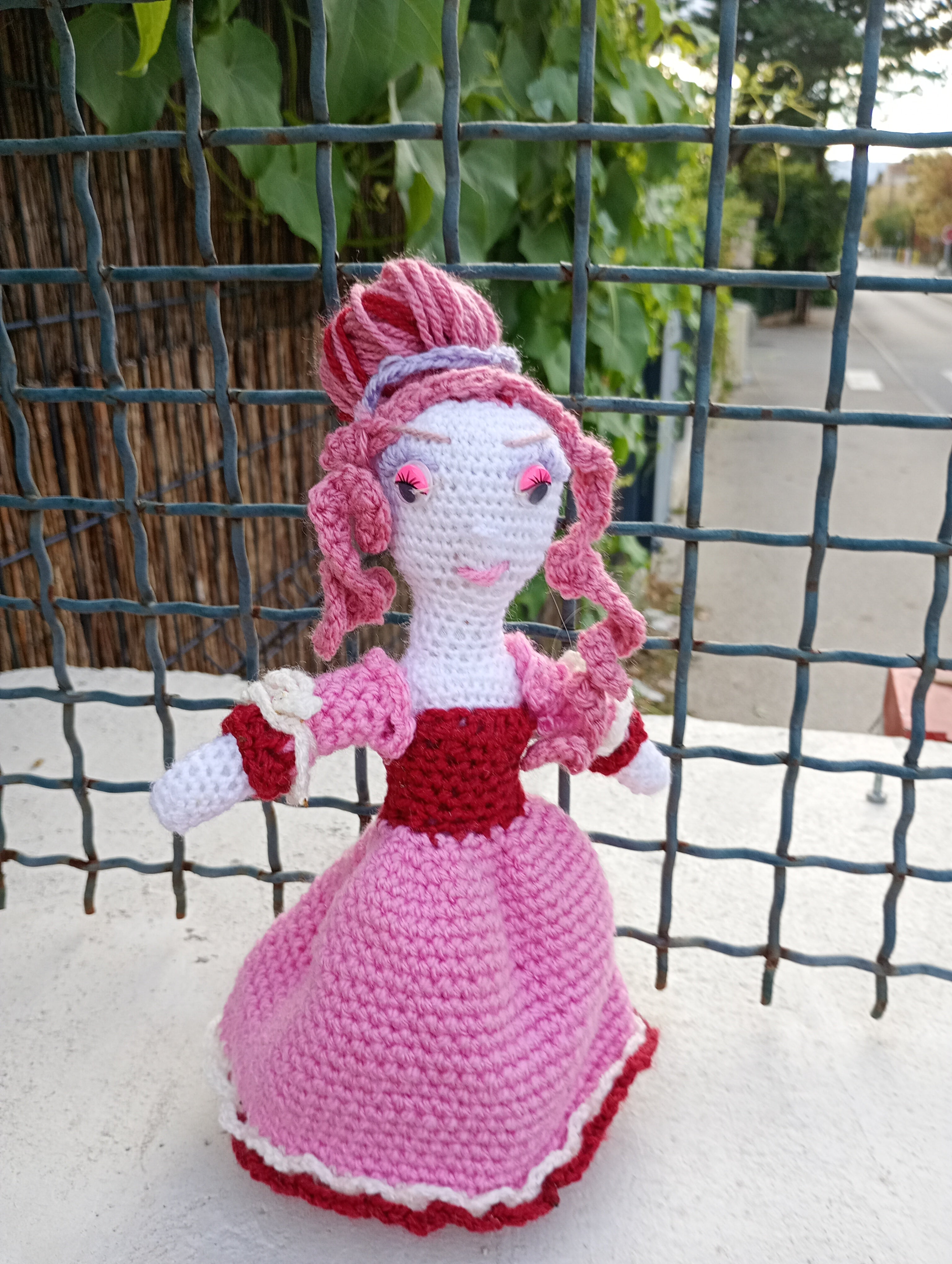 Poupe exsclusive crochet Madamre Versailles 25cm