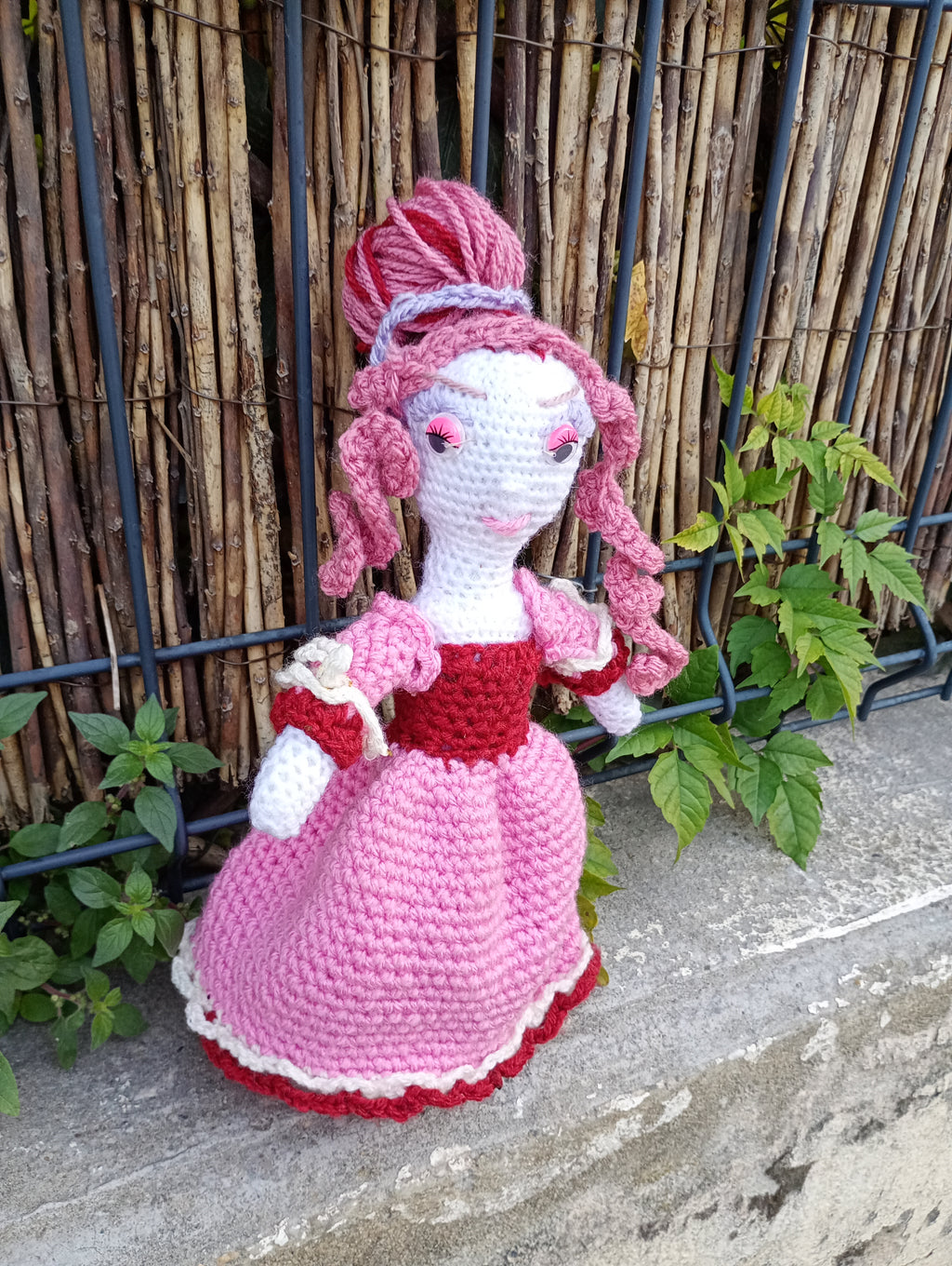 Poupe exsclusive crochet Madamre Versailles 25cm