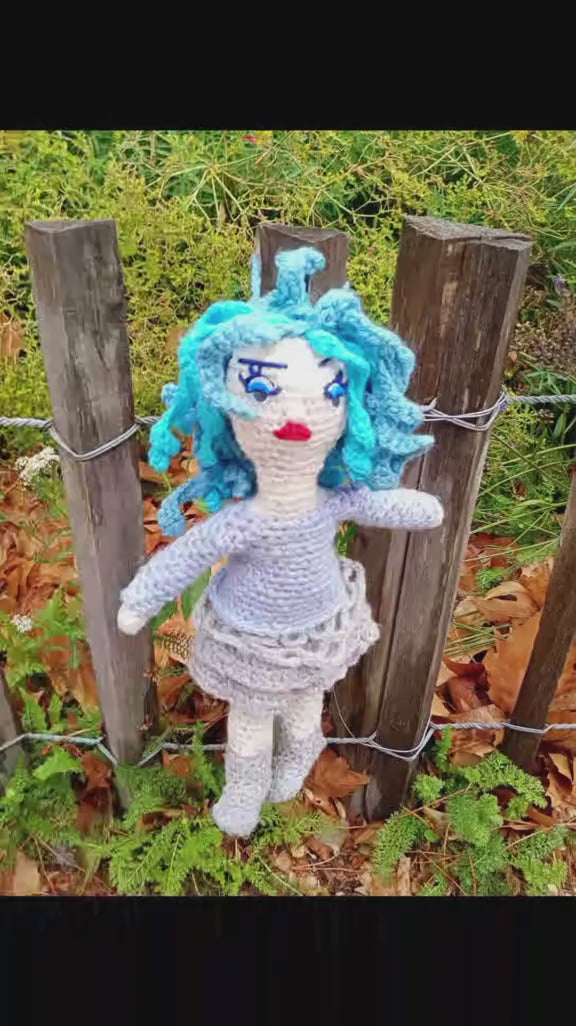 Poupe exsclusive crochet Tablets of the True Path 35cm